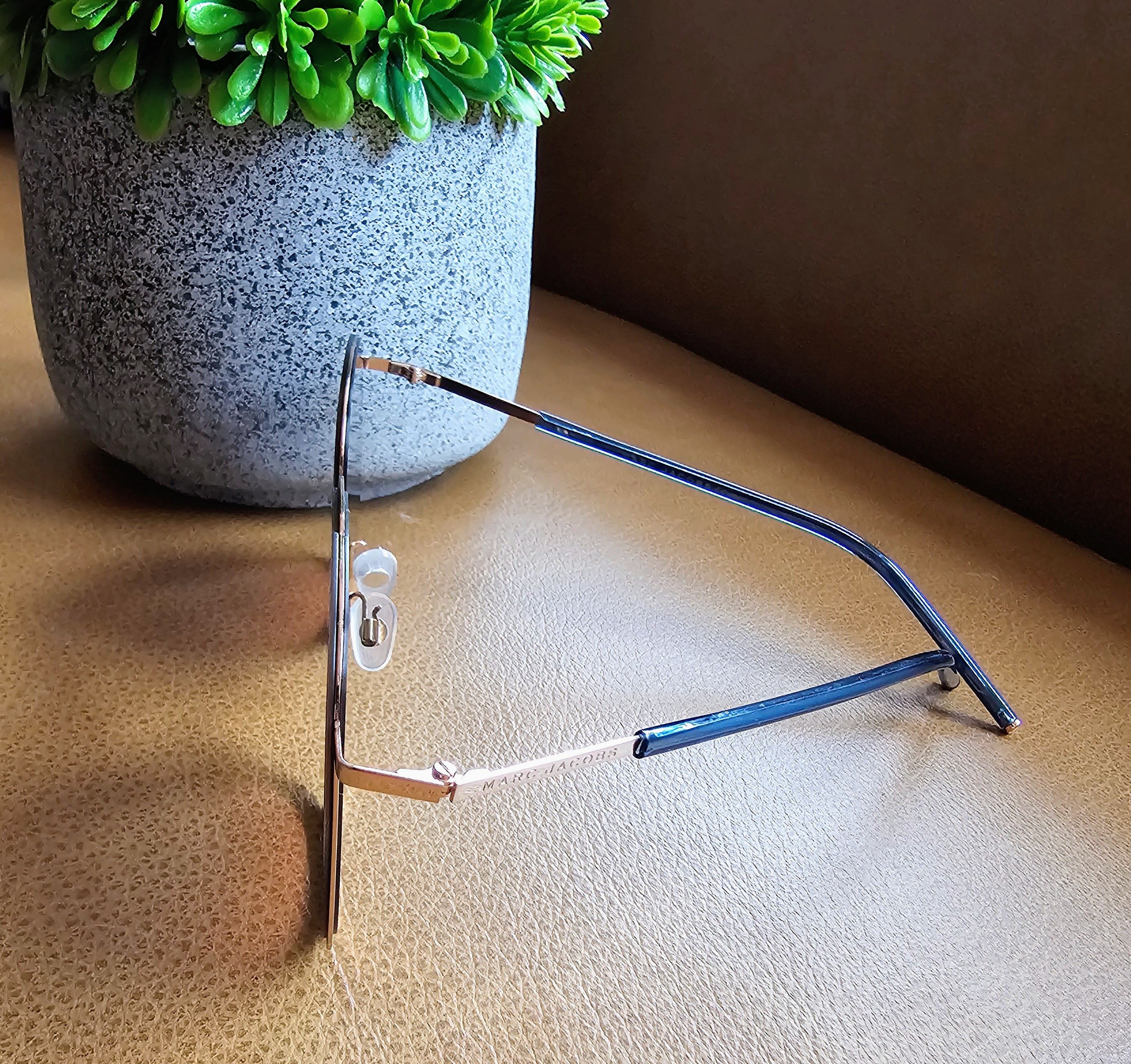 Marc Jacobs Marc Jacobs Square, Gold Metal Frame, Gradiant Lenses. Rare. Size ONE SIZE - 7 Thumbnail