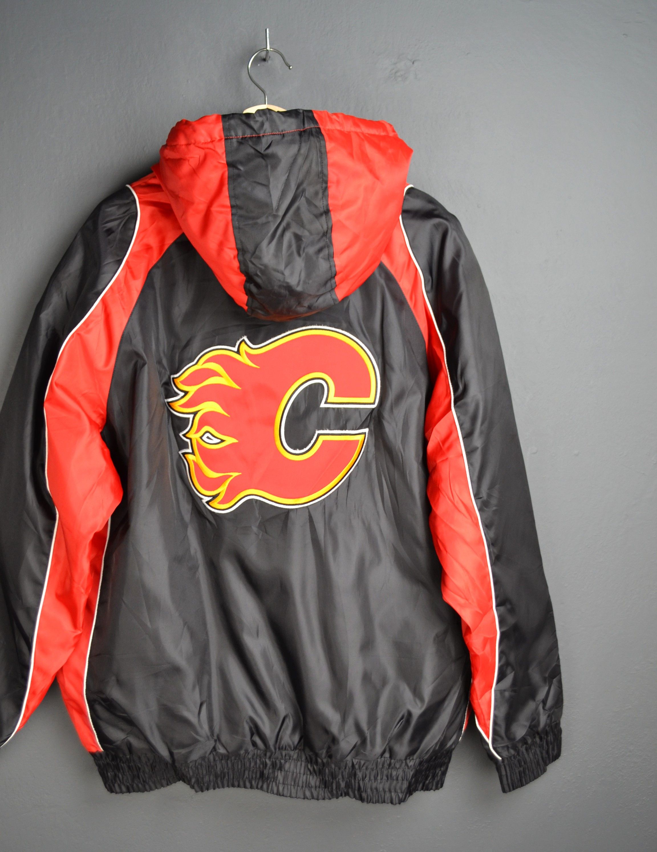 Vintage Calgary Flames Zip Hooded Winter Jacket NHL Black Red XL Size US XL / EU 56 / 4 - 8 Thumbnail