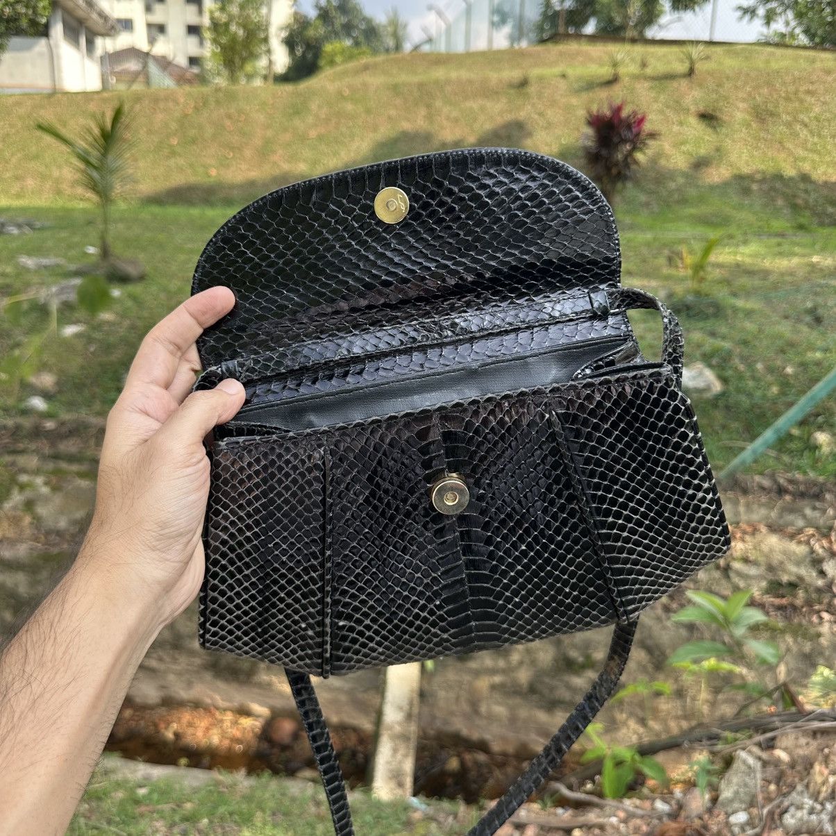 Salvatore Ferragamo Salvatore Ferragamo Vintage Snakeskin Shoulder Bag Size ONE SIZE - 8 Thumbnail