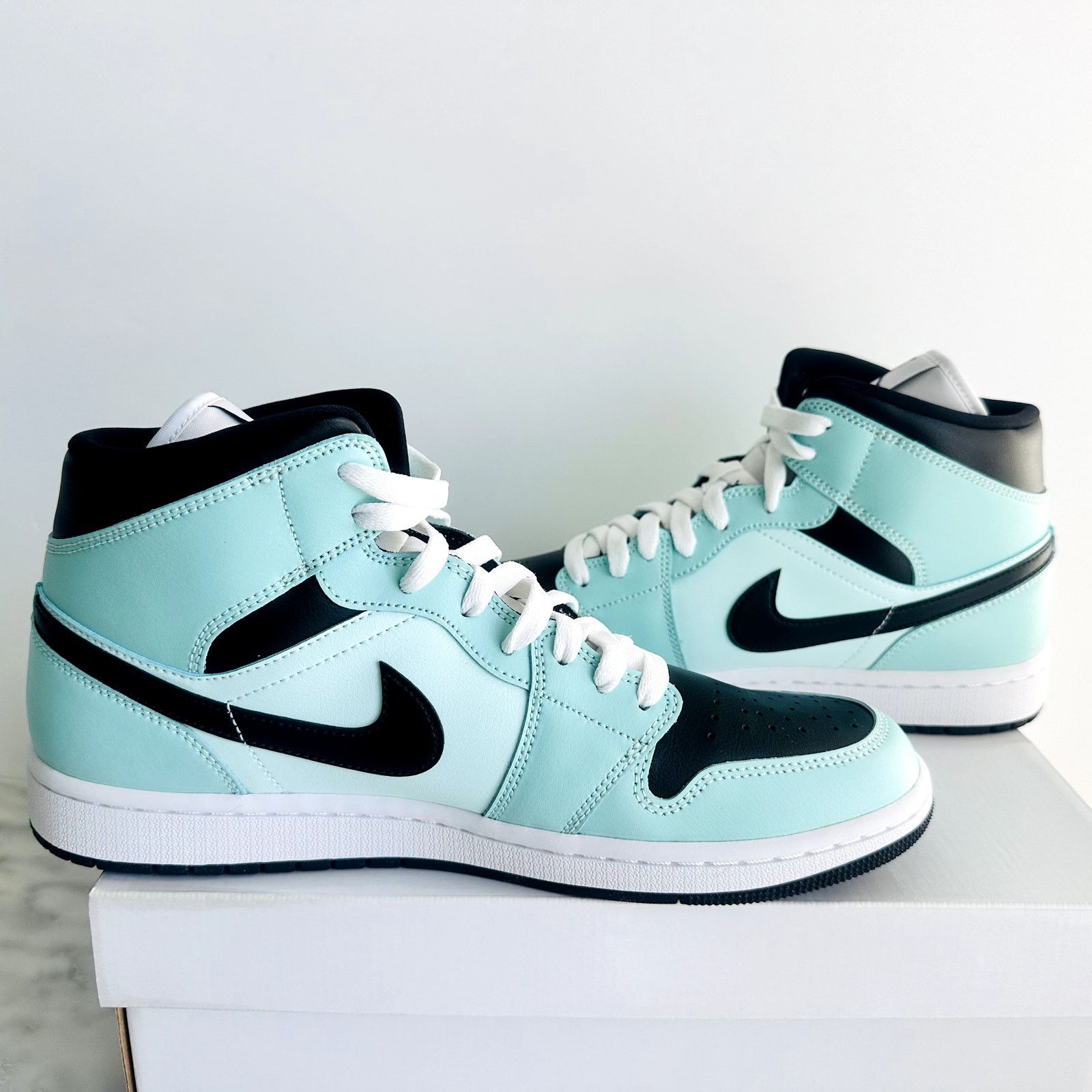 Nike Nike Womens Air Jordan 1 Mid Light Dew/Teal Mint/Noir 12 NEW Size US 12 / IT 42 - 9 Thumbnail