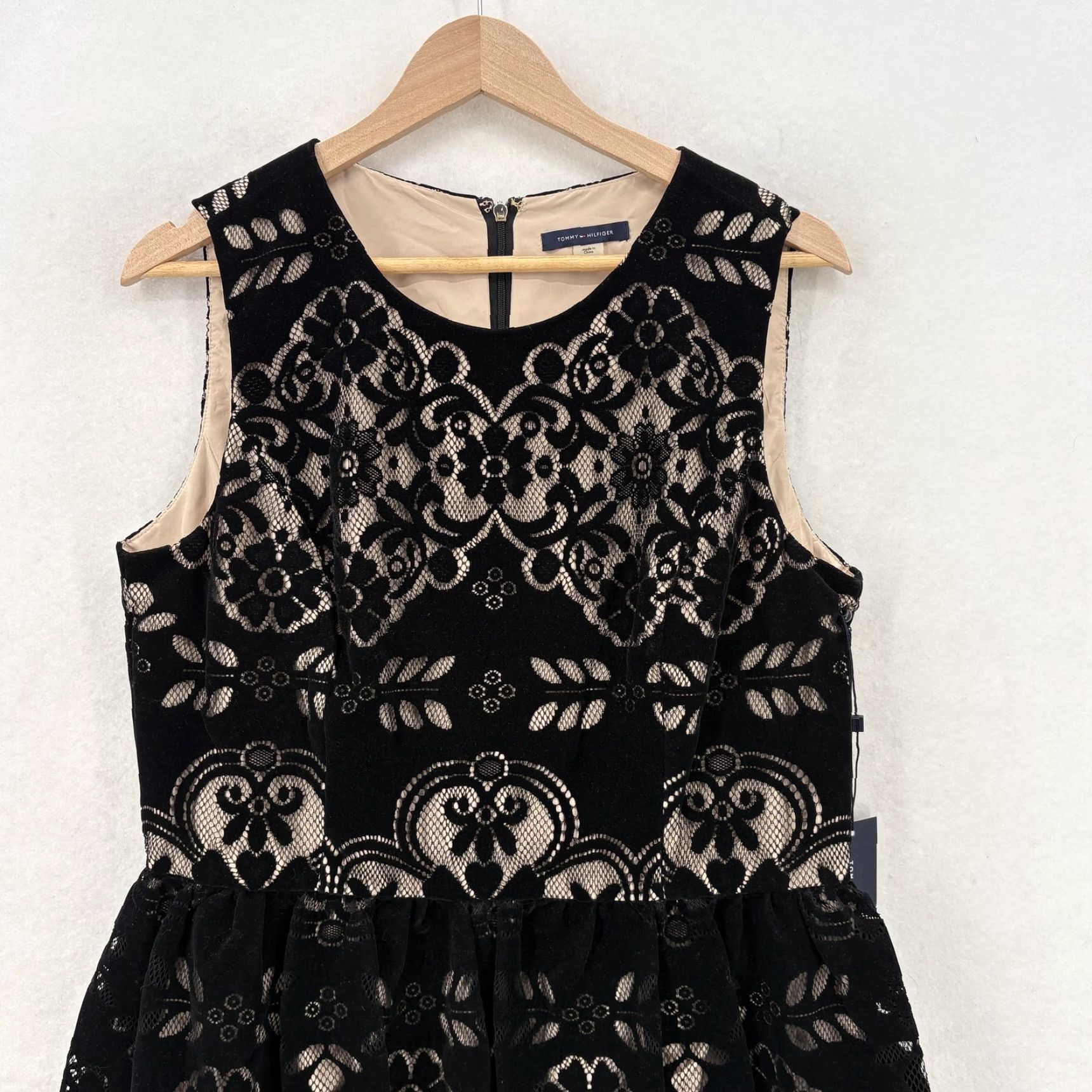 Tommy Hilfiger Tommy Hilfiger Dress Womens 12 Black Floral Lace Fit & Flare Sleeveless Velvet Dress Women 12 Black Floral Lace Fit & Flare Sleeveless Velvet Size XL / US 12-14 / IT 48-50 - 2 Thumbnail