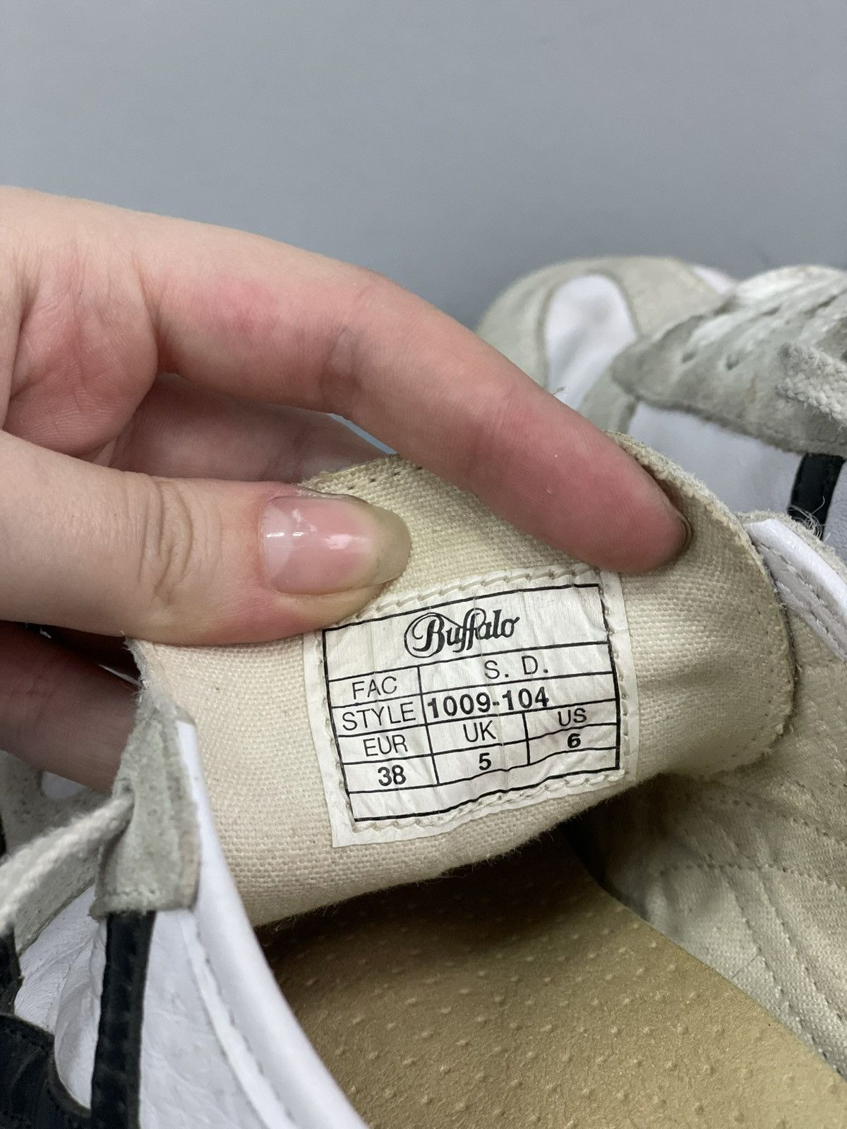 Buffalo London Vintage low sneakers Loewe style shoes trainers Size US 8 / IT 38 - 10 Thumbnail