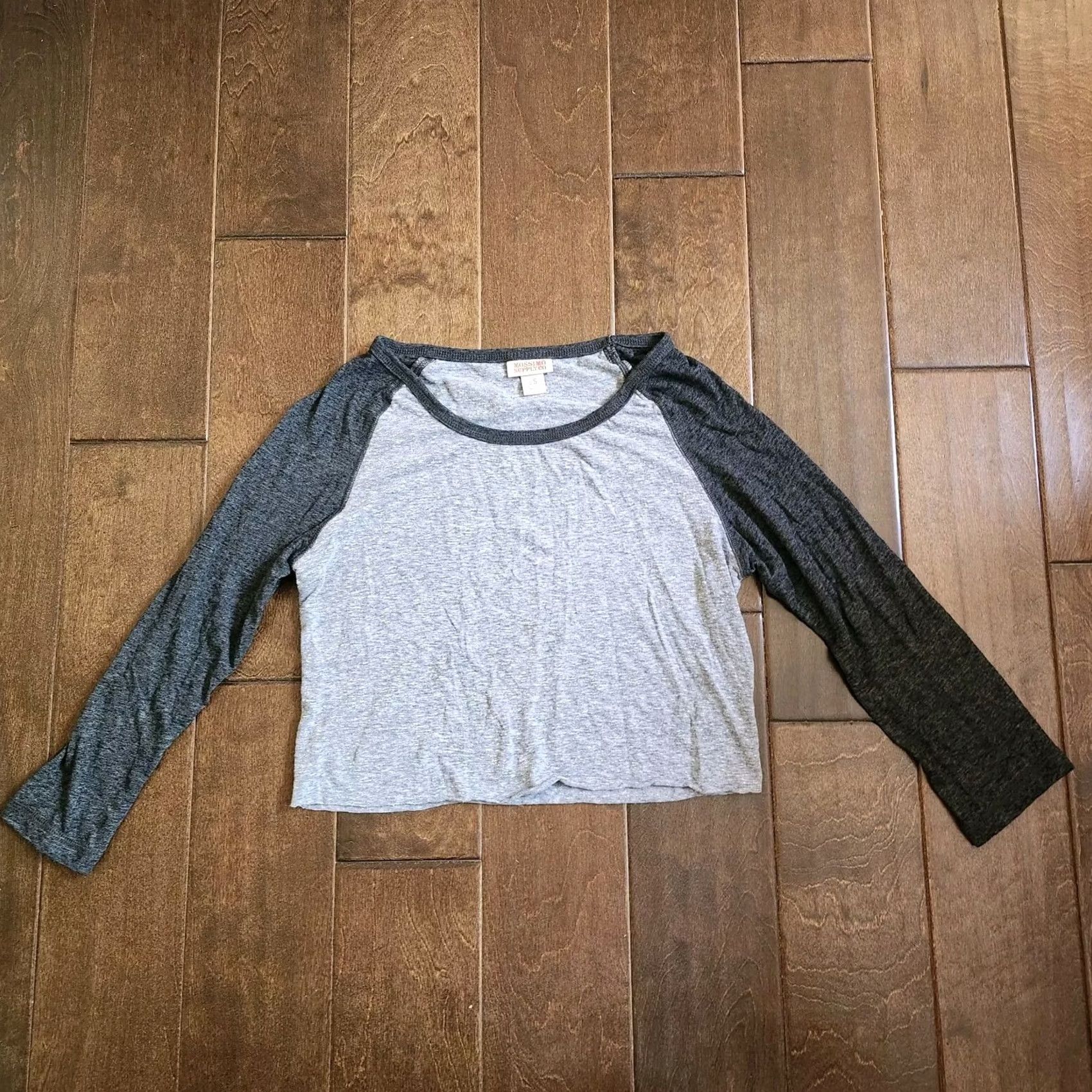Mossimo Mossimo Women's Gray Cropped Long Sleeve T-Shirt - Size S - Pullover, Regular Fit, Casual Size S / US 4 / IT 40 - 2 Thumbnail