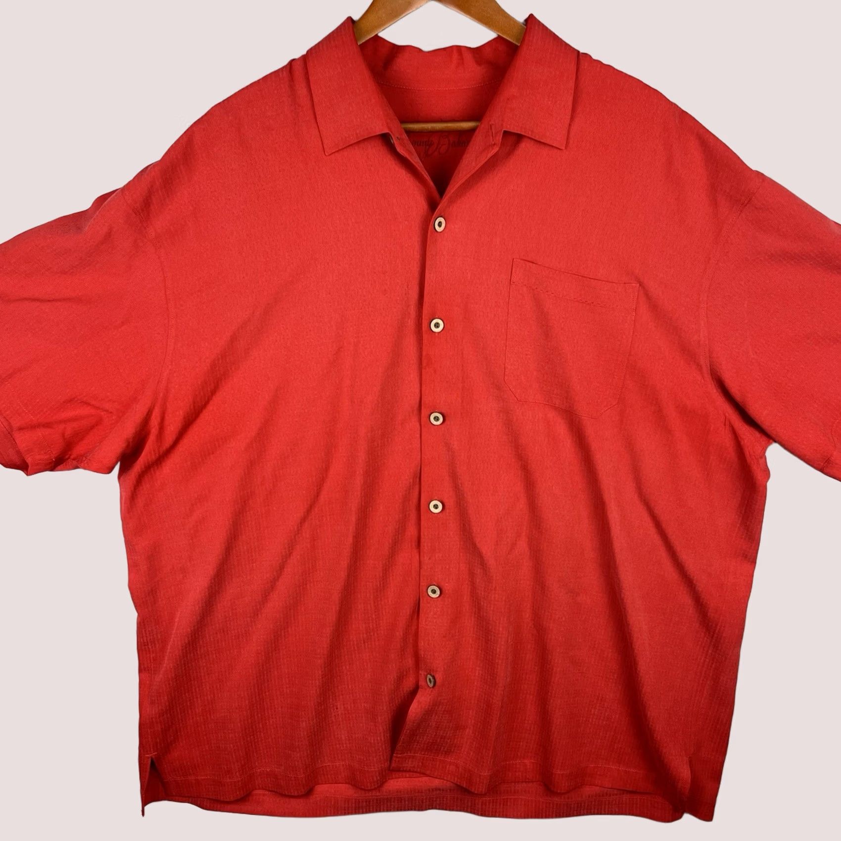 Tommy Bahama Tommy Bahama Shirt Men 2XL Solid Red Silk Short Sleeve Button-Up Hawaiian Beach Casual Shirt Womens? Size US XXL / EU 58 / 5 - 1 Thumbnail