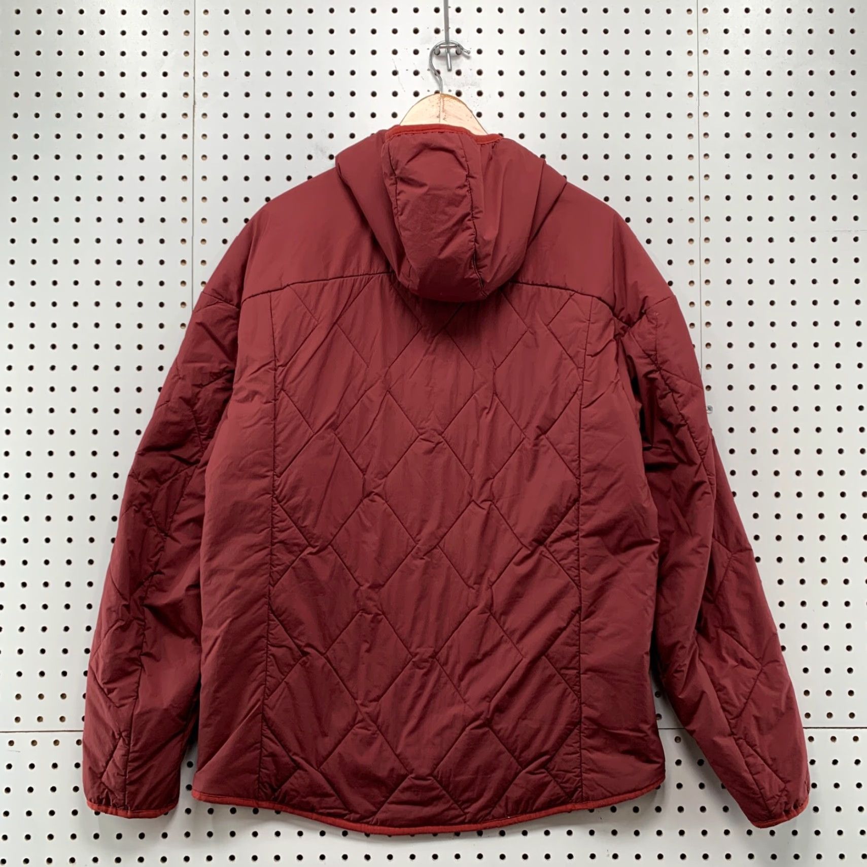 Vintage VINTAGE Duluth Agiloft Quilted Jacket Mens Medium Red Hooded Zip Fashion Quilted 20.5x29 Mens Clothing Size US M / EU 48-50 / 2 - 2 Thumbnail
