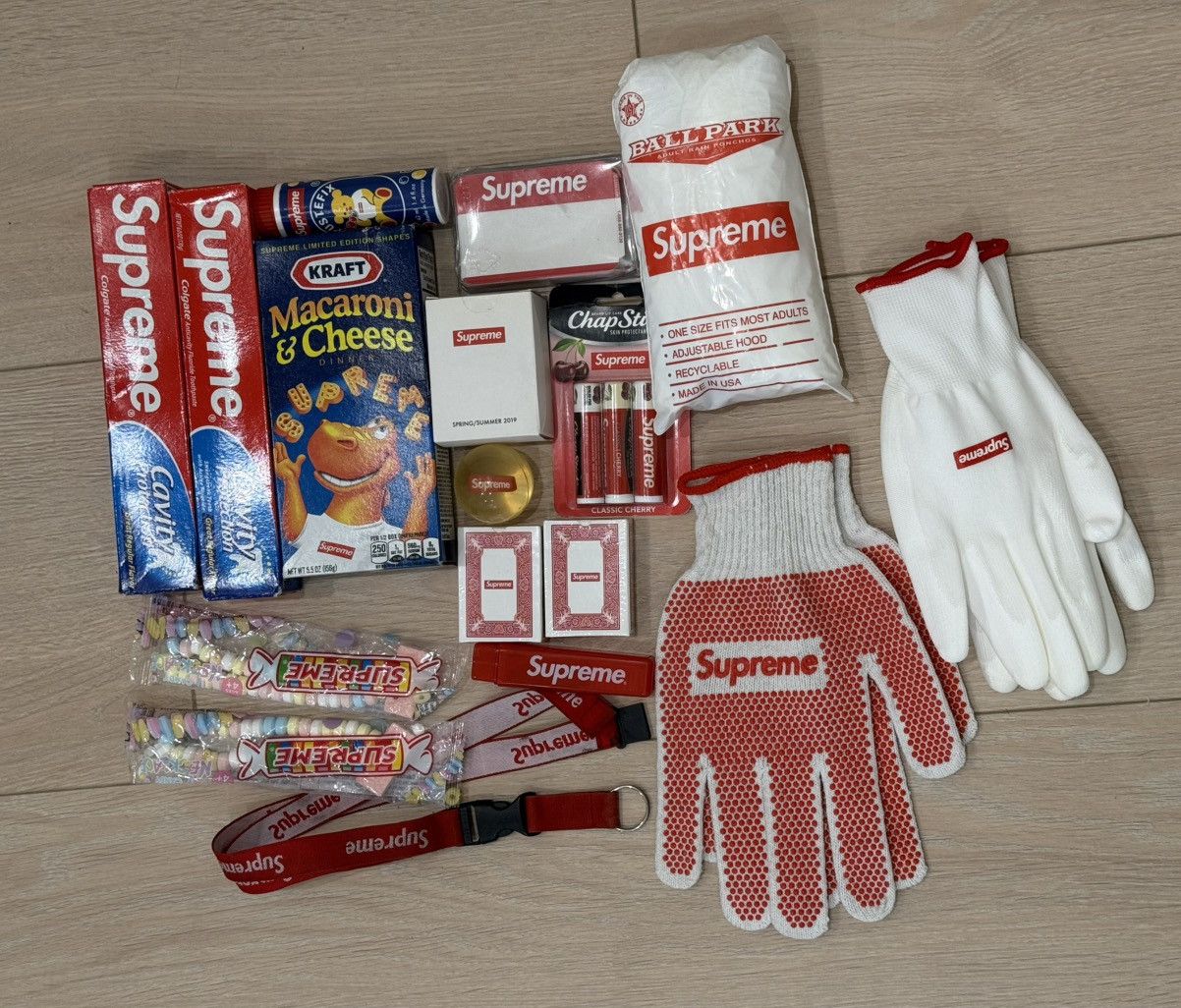 Supreme Supreme Gift/Accessory 16 Item Bundle pack Brand new Size ONE SIZE - 1 Preview