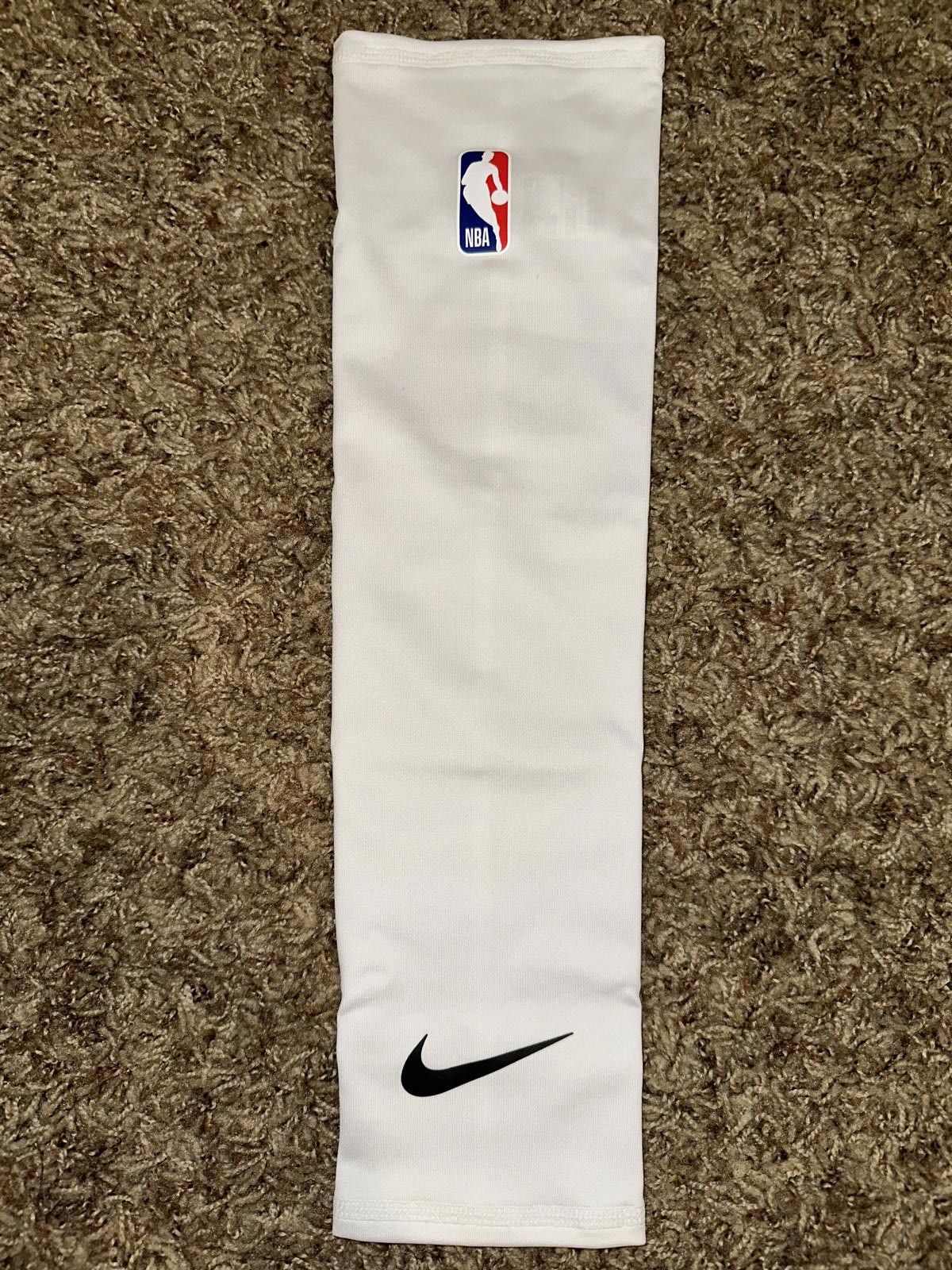 Nike Nike NBA Shooter Sleeve In White Size ONE SIZE - 10 Thumbnail