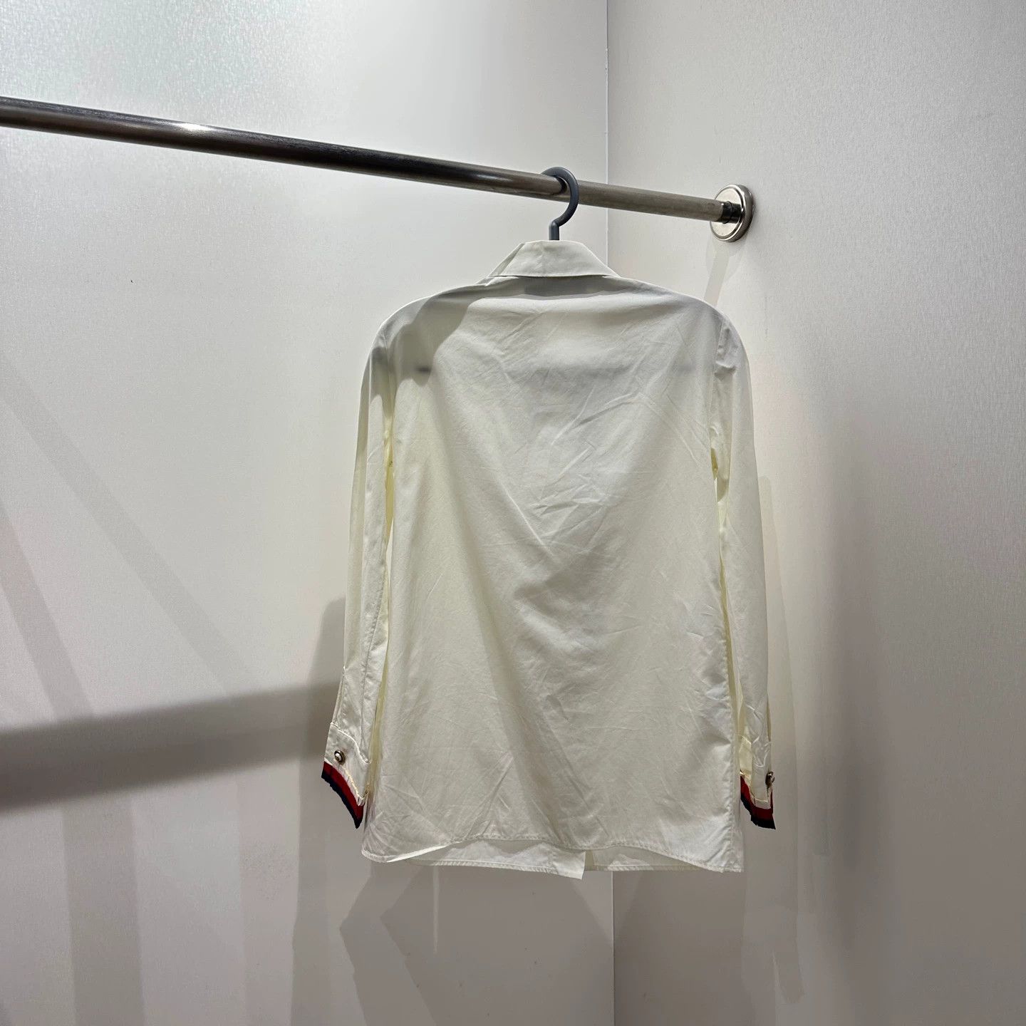 Gucci Gucci mar393 crystal pearl ribbon long-sleeve shirt 38 Size XS / US 0-2 / IT 36-38 - 2 Thumbnail