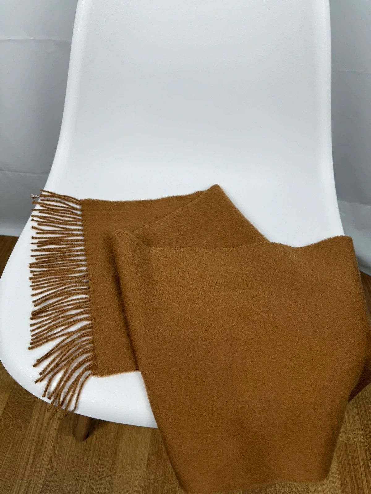 Johnstons Of Elgin Johnstons Of Elgin 100% Vicuna Scarf Made In Scotland Size ONE SIZE - 8 Thumbnail