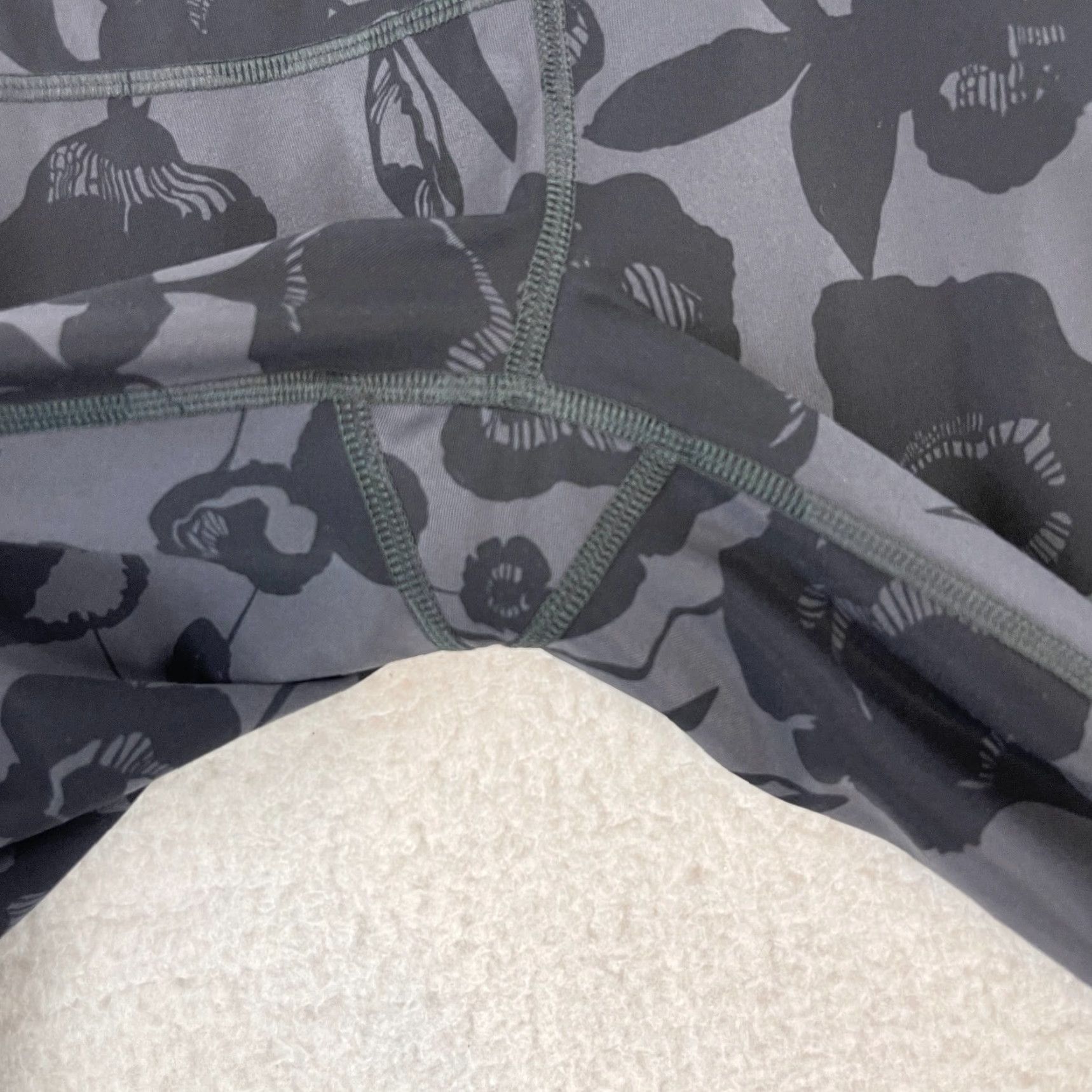Lululemon Lululemon Wunder Under Crop II Leggings Womens Size 2 Gray Floral Print Athletic Size 26" / US 2 / IT 38 - 5 Thumbnail