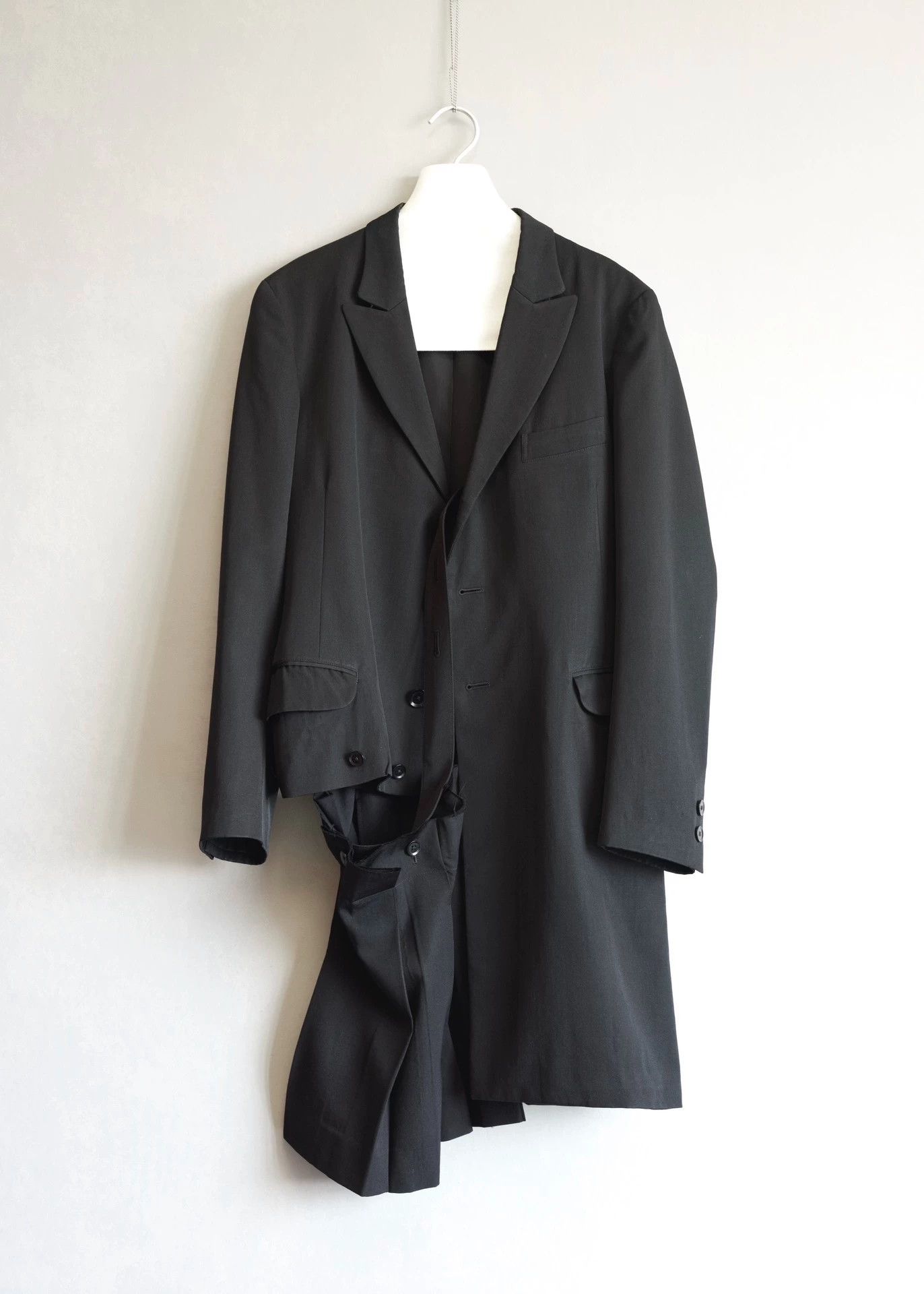 Yohji Yamamoto Yohji Yamamoto 13AW Pleated Asymmetric Coat Size 3 Size US L / EU 52-54 / 3 - 7 Thumbnail