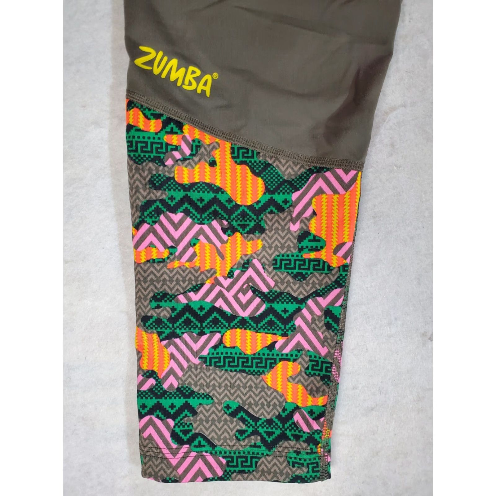 Vintage **Zumba Signature Work Out Leggings Women's Size 2XL Geometric Design** User: Zumba Signature Work Out Leggings Women's Size 2XL Geometric Design Size 40" / US 18 - 5 Thumbnail