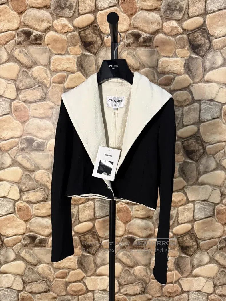 Chanel Chanel Black and white lapel short coat Size XS / US 0-2 / IT 36-38 - 1 Thumbnail