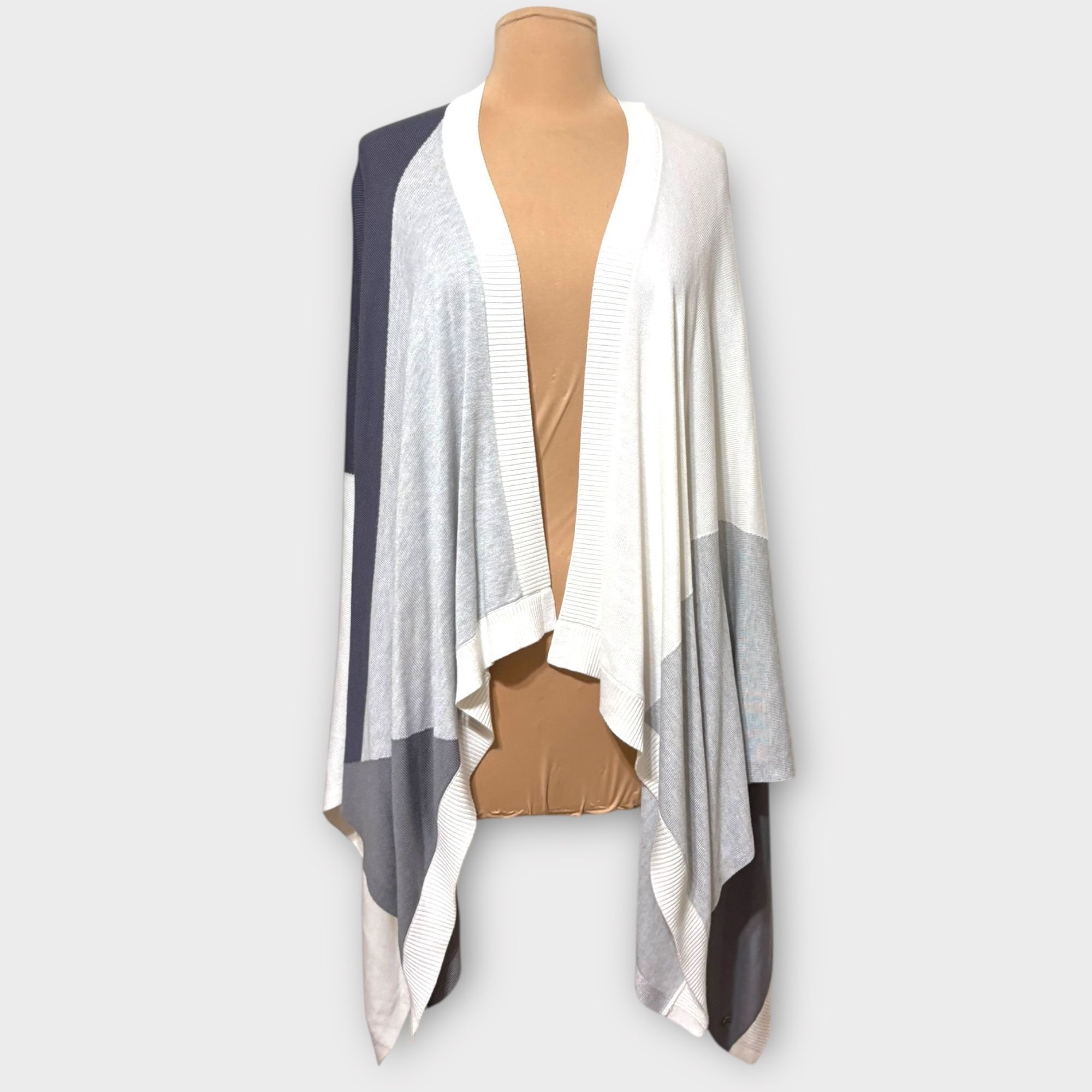 Lululemon Lululemon Hatha Wrap OS Nebula Raceway Grey White Shawl Worn Size ONE SIZE - 3 Thumbnail