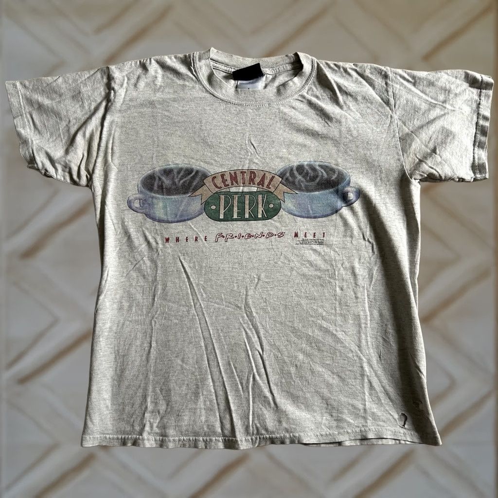 Logo 7 VINTAGE Friends Central Perk TV Show T-Shirt Logo Mens M Distressed 1996 Gray Short Sleeve Crew Neck 90s Size US M / EU 48-50 / 2 - 1 Thumbnail