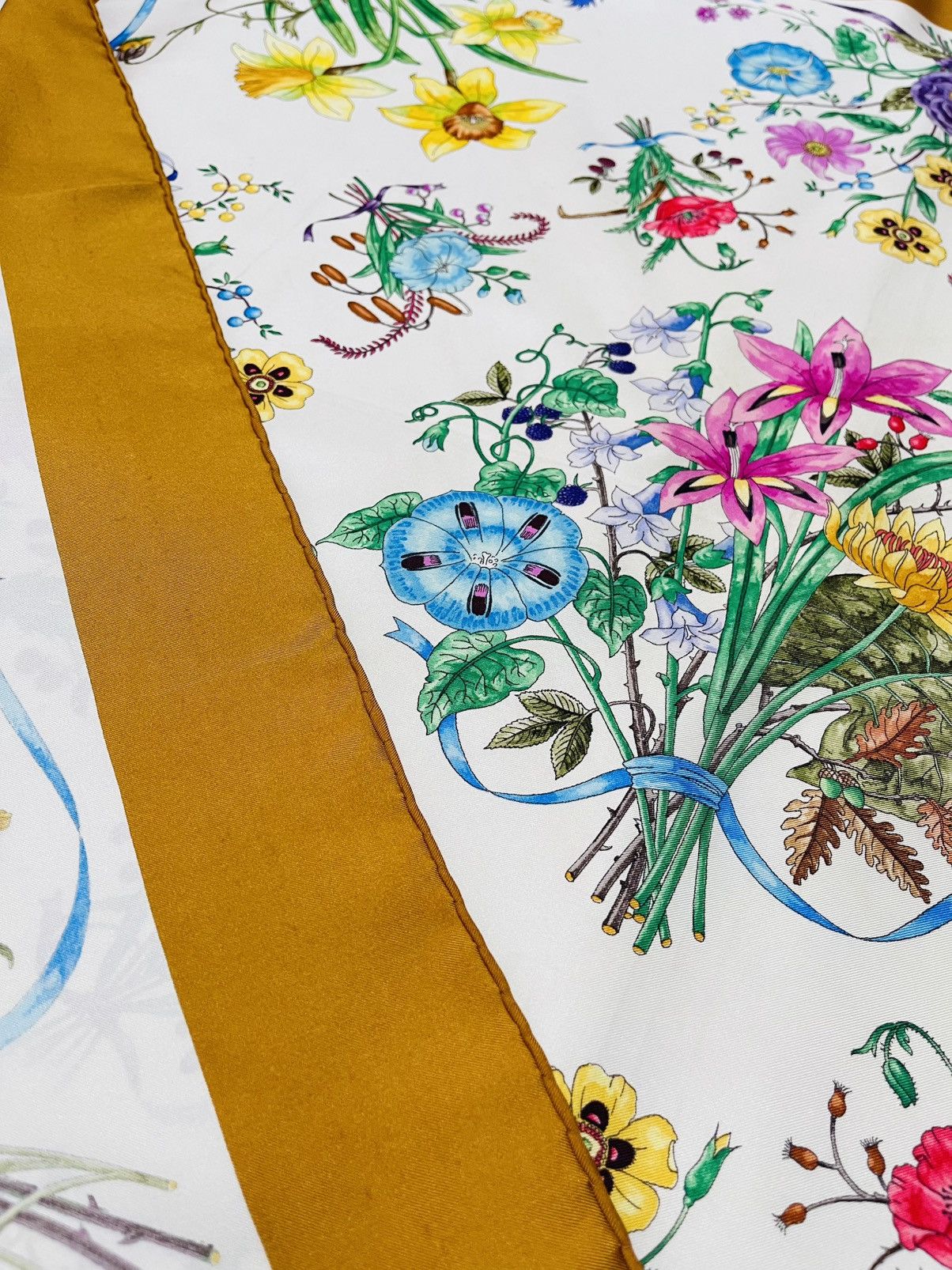 Gucci VINTAGE GUCCI FLORA SILK SCARF VERY RARE Size ONE SIZE - 6 Thumbnail