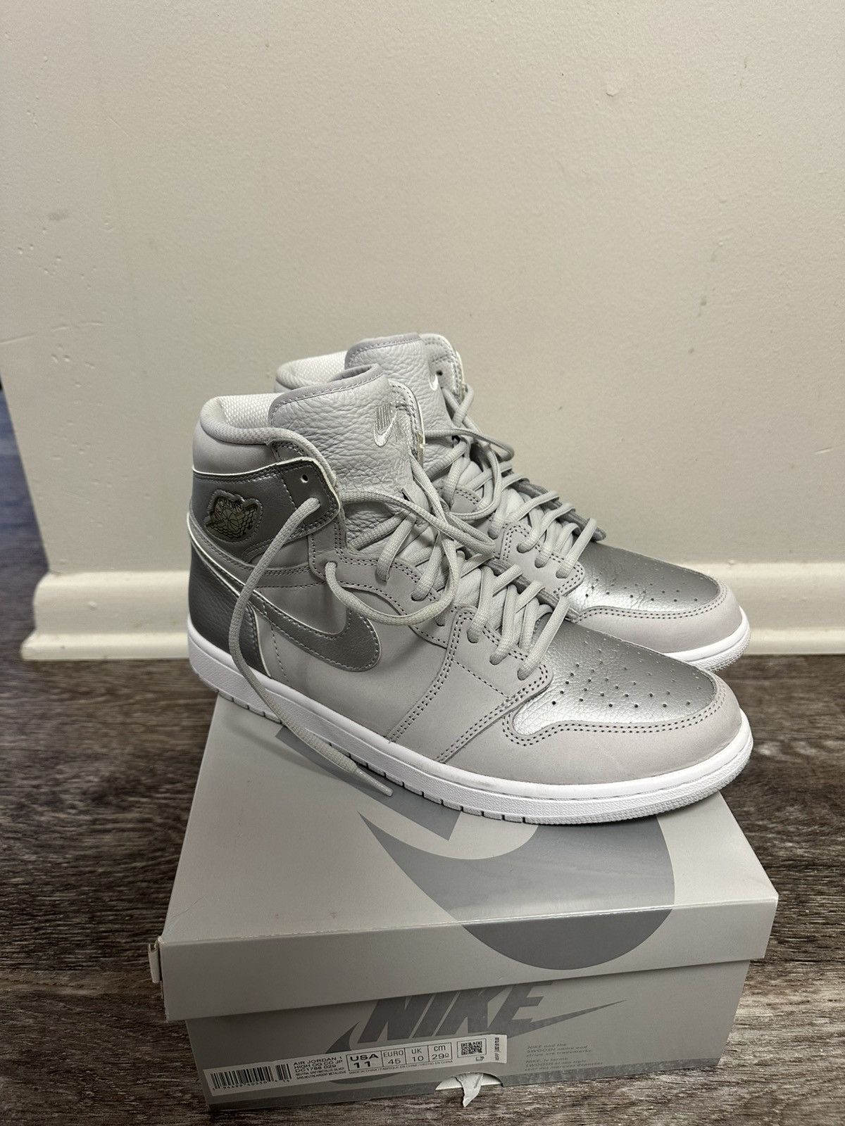 Jordan Brand Air Jordan 1 High OG CO JP Size US 11 / EU 44 - 1 Thumbnail