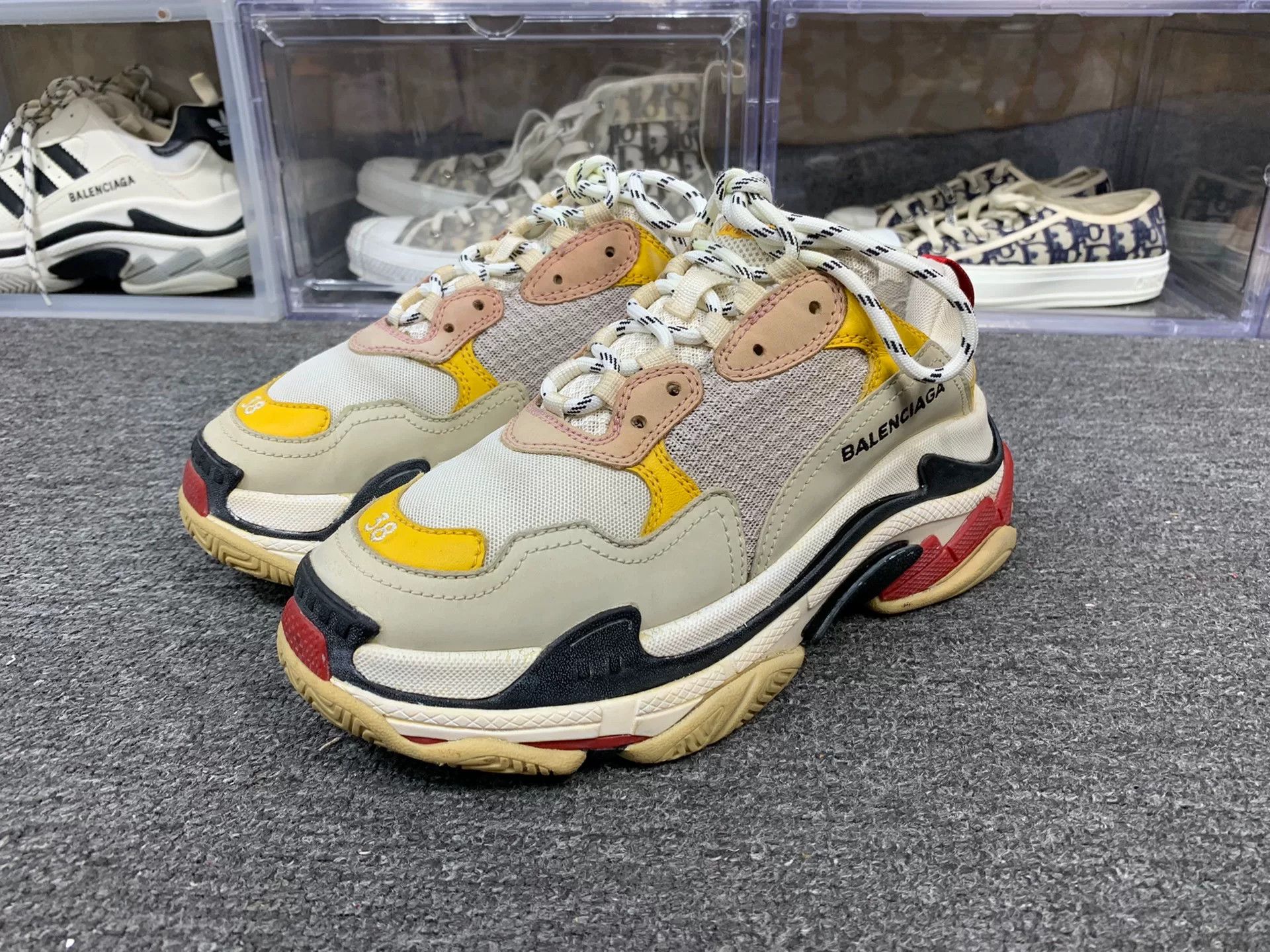 Balenciaga Balenciaga Lowtop Sneakers 5.5 Men Size US 5.5 / EU 38 - 1 Thumbnail