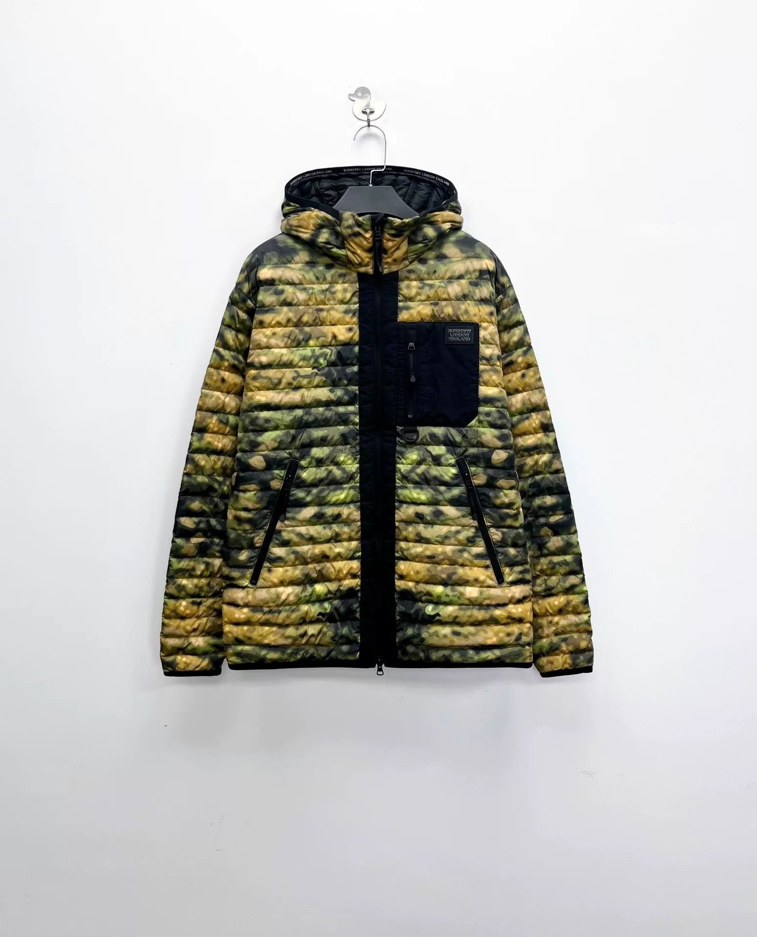 Burberry Burberry London Slogan Camo Stripe Lightweight Down Jacket Size US M / EU 48-50 / 2 - 1 Thumbnail