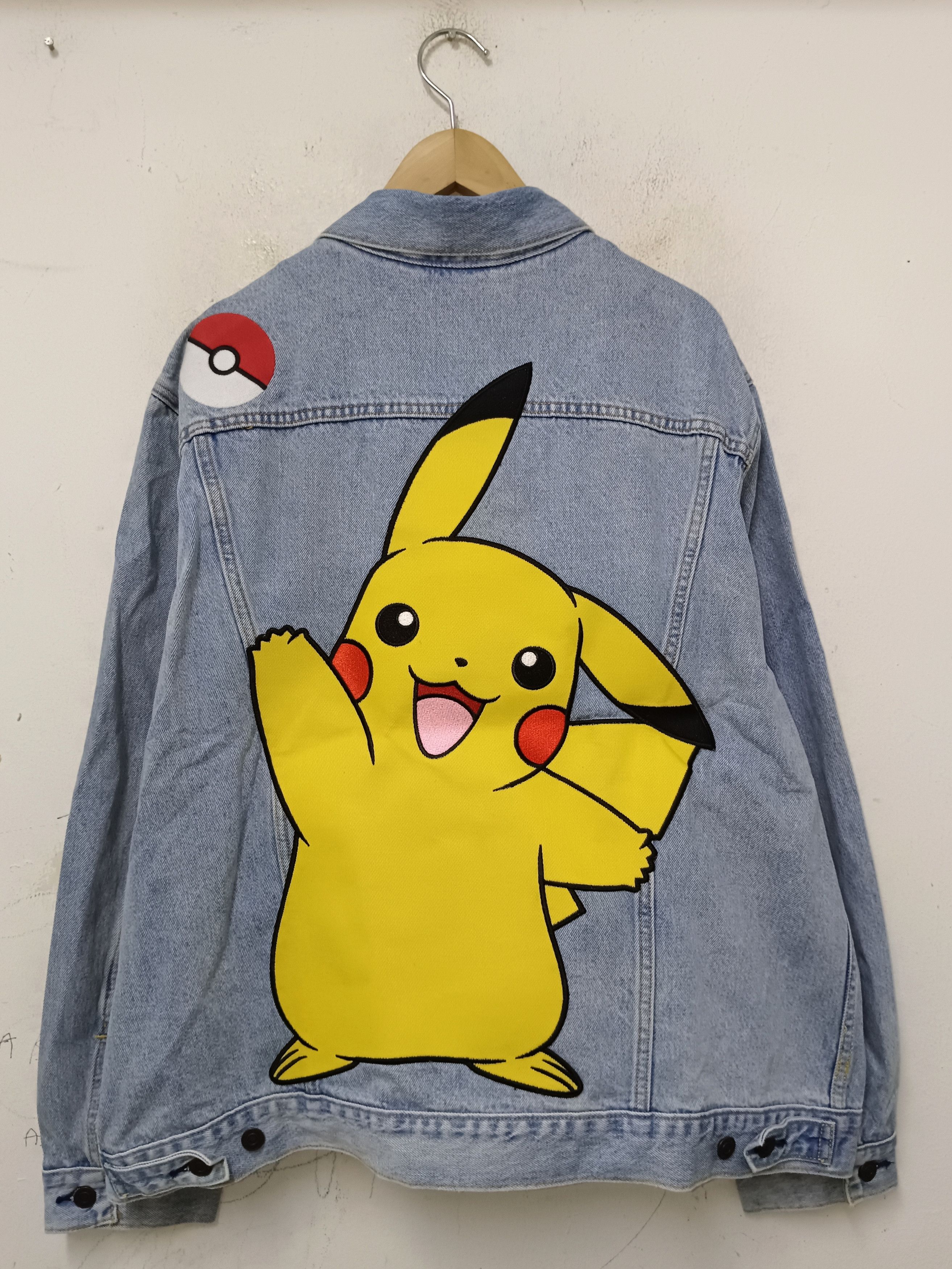 Levi's Levis x Pokemon 25th Anniversary Trucker Denim Jacket Size US XL / EU 56 / 4 - 1 Thumbnail