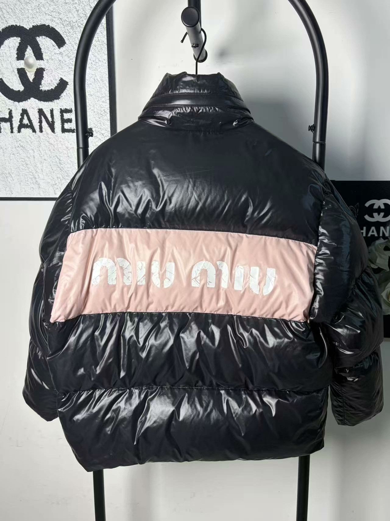 Miu Miu Miu Miu Down White Down Jacket L Women Size L / US 10 / IT 46 - 1 Thumbnail