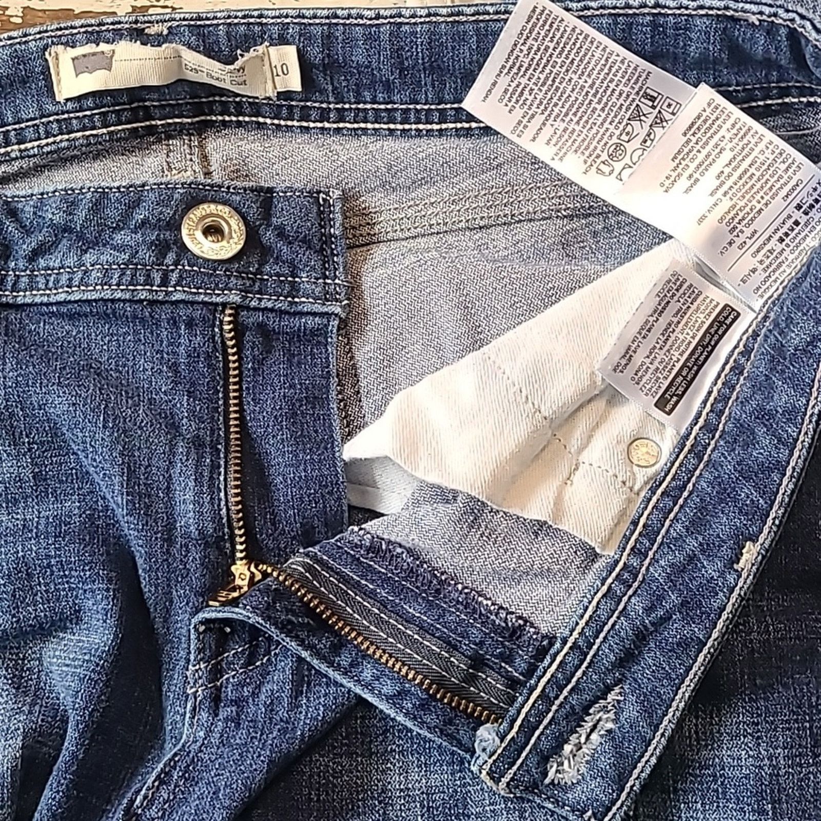 Levi's Women's size 10 Levi's dark wash 526 curvy boot cut jeans Size 32" / US 10 / IT 46 - 3 Thumbnail