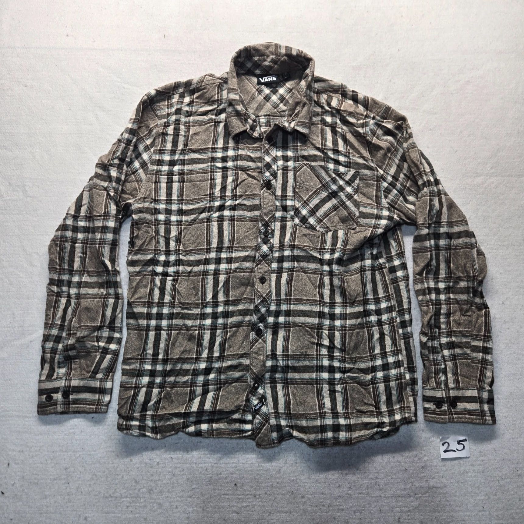 Van Heusen VINTAGE Van Heusen Shirt Plaid Gray Flannel Cotton Adult 2XL Button-Up Long Sleeve Relaxed Mens XXL Gray Plaid Shirt Size US XXL / EU 58 / 5 - 2 Thumbnail
