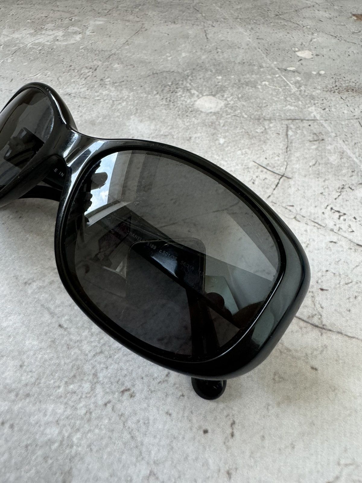Chanel Chanel Black Frame Quilted CC Logo Sunglasses 5189 Size ONE SIZE - 5 Thumbnail