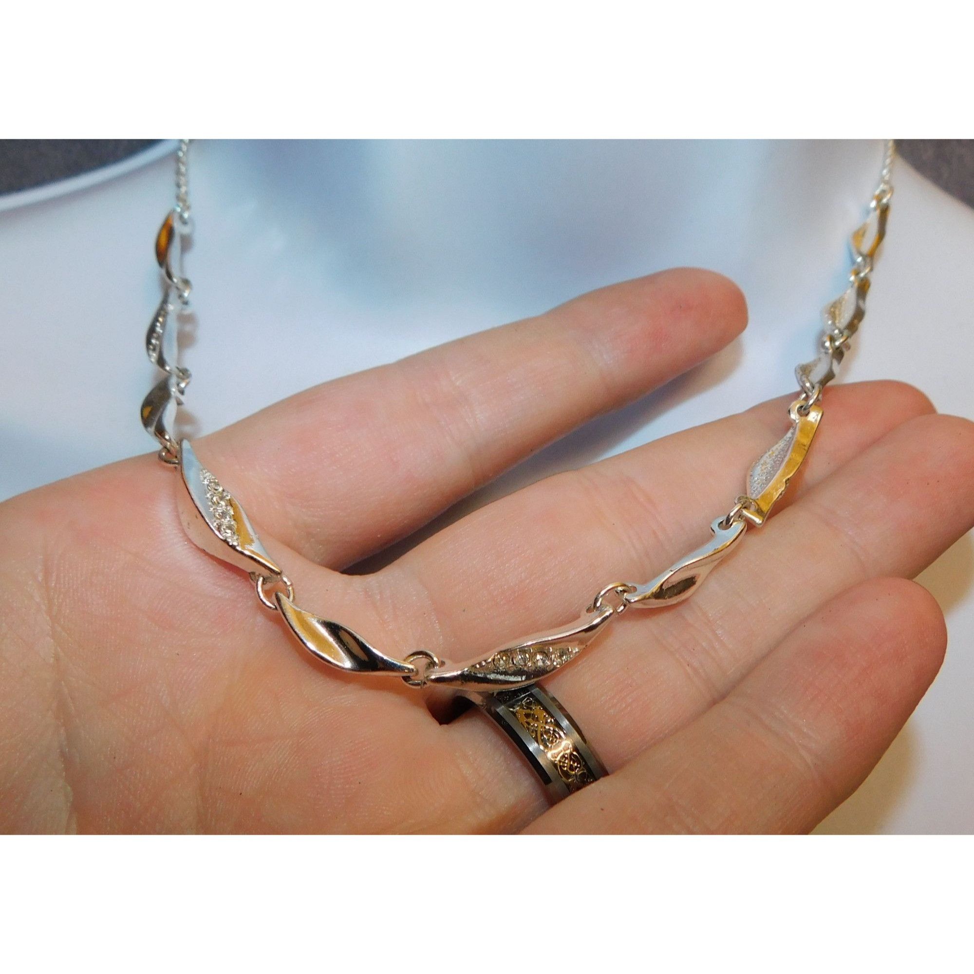 Other Rhinestone Twisted Leaf Link Necklace With Rhinestone Accent Size ONE SIZE - 2 Thumbnail