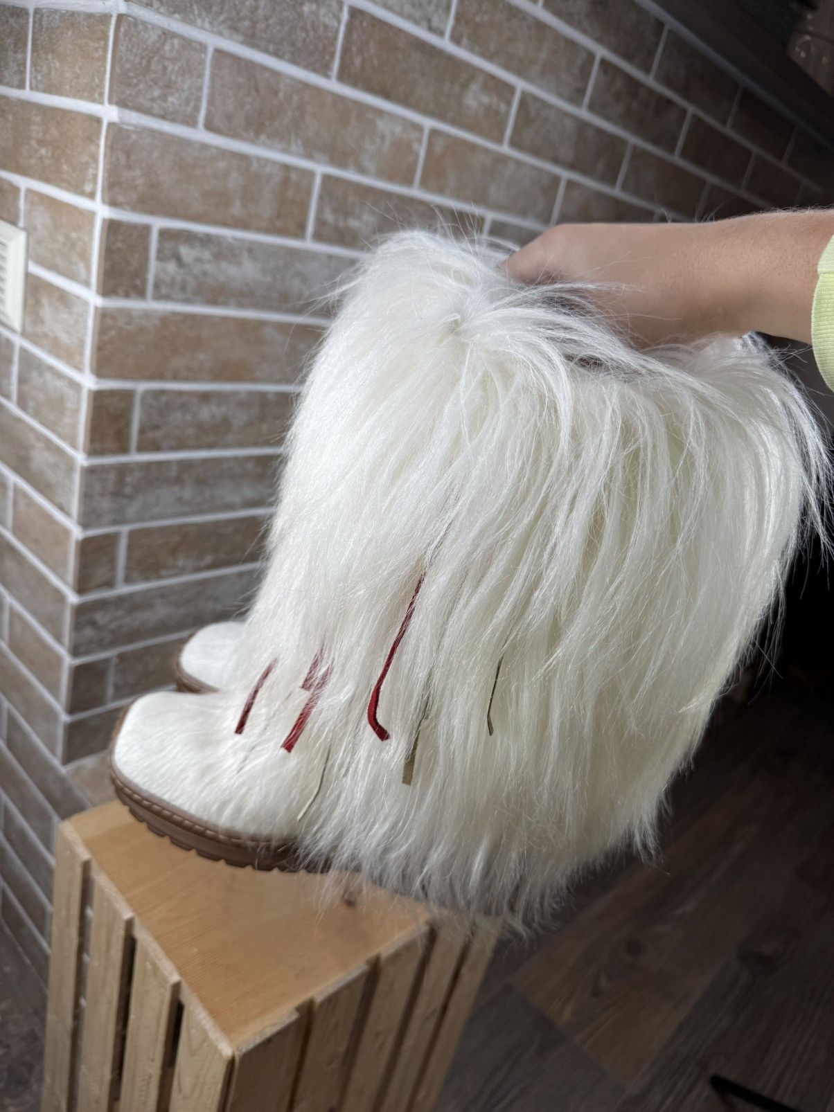 Vintage Vintage Y2K White Fluffy Fur Yeti Fuzzy Snow Boots Size US 8 / IT 38 - 6 Thumbnail