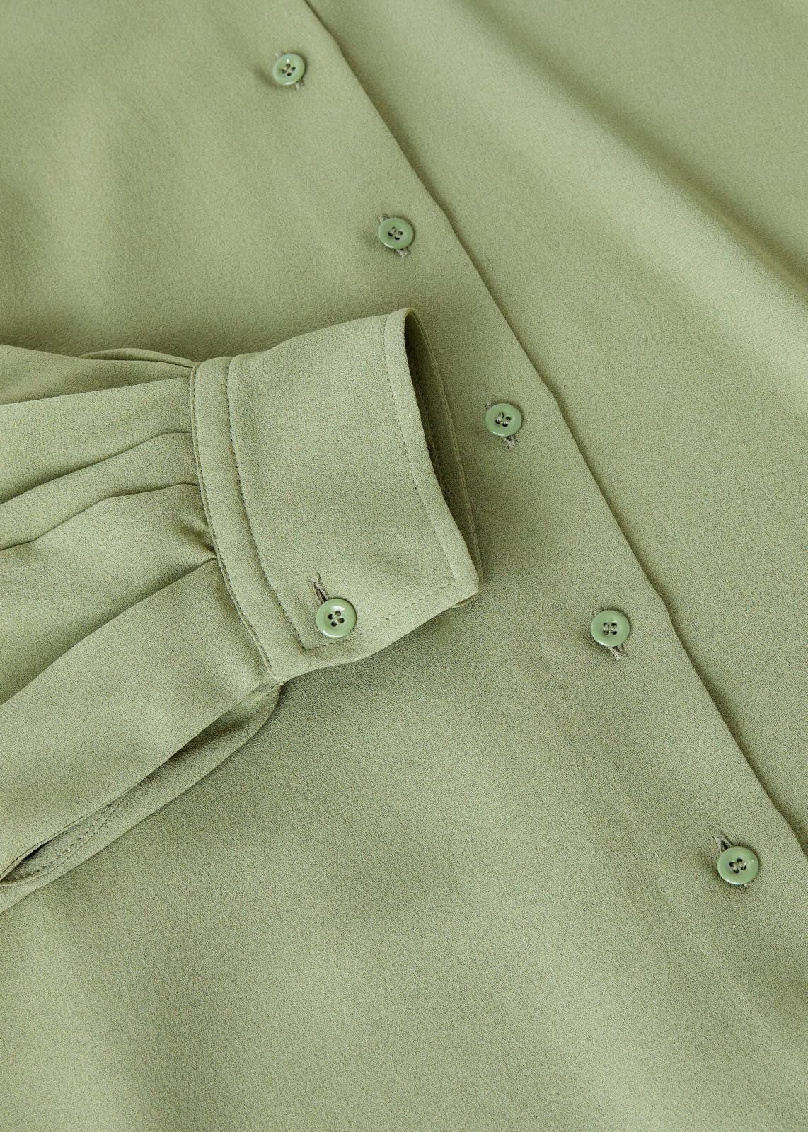Loro Piana o1srvl11e0725 FAN8266 Sheryl Silk Shirt in Green Size XS / US 0-2 / IT 36-38 - 9 Thumbnail