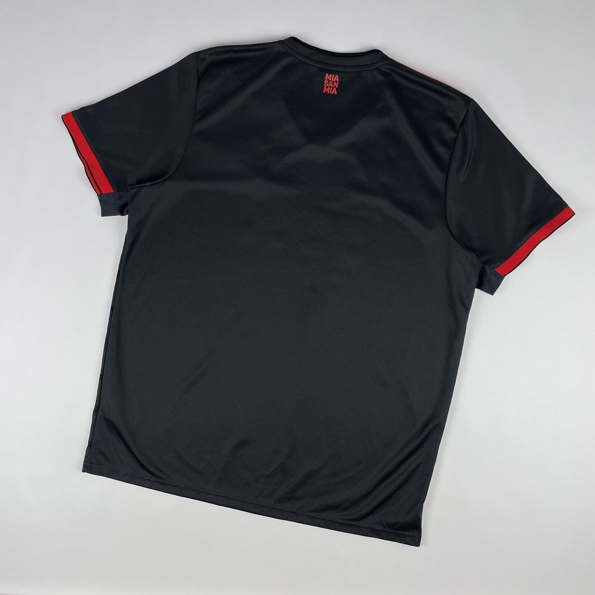 Adidas Adidas FC Bayern Munchen 2022/23 Soccer Jersey Football Tee Size US XL / EU 56 / 4 - 13 Thumbnail