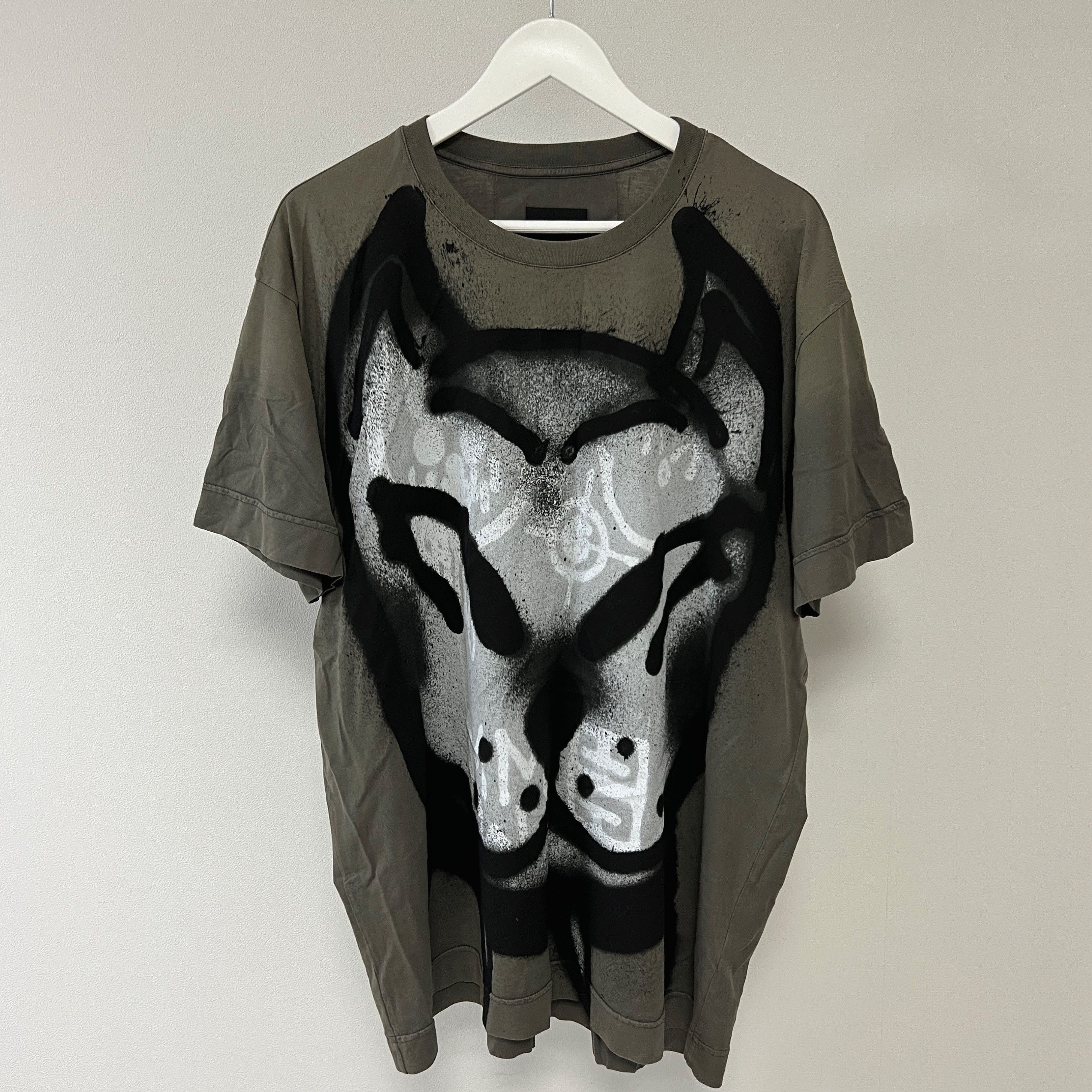 GIVENCHY 22SS CHITO Spray-Paint Graphic Dog T-Shirt