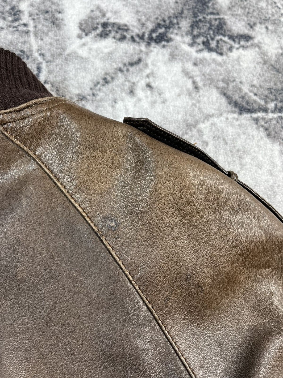 Leather Vintage Leather Bomber Jacket / Brown / Ribbed Trim / Men’s Size US L / EU 52-54 / 3 - 20 Thumbnail