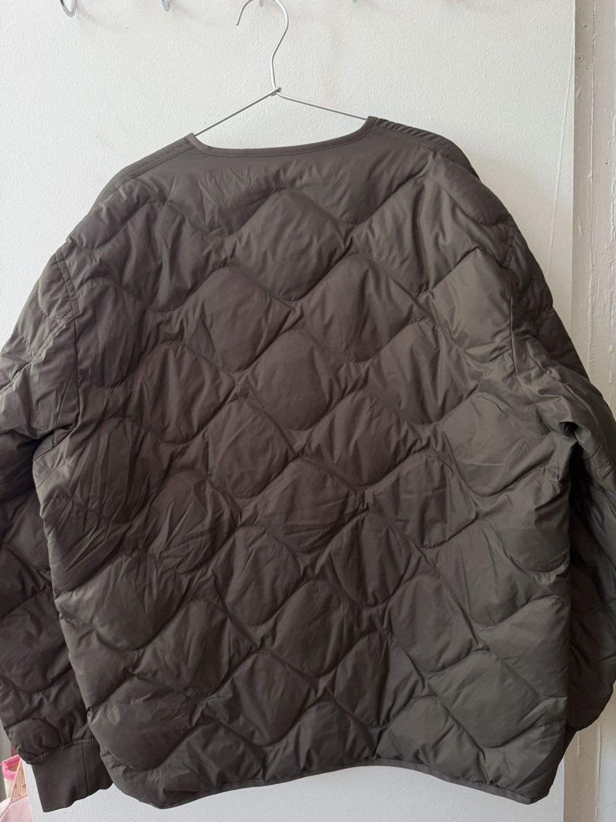 Uniqlo Uniqlo U Military Style Liner V-Neck Padded Light Down Size US XL / EU 56 / 4 - 5 Thumbnail