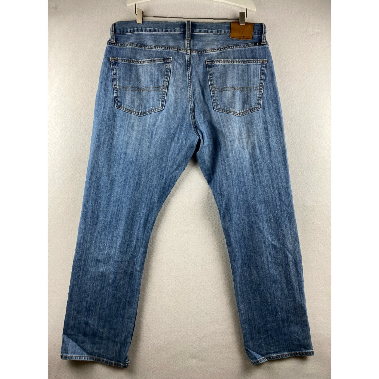 Lucky Brand Lucky Brand 363 Jeans Mens 36 Blue Distressed Straight Denim 5-Pocket Regular Rise Mid Zip Inseam 31 Jeans Size US 39 - 7 Thumbnail