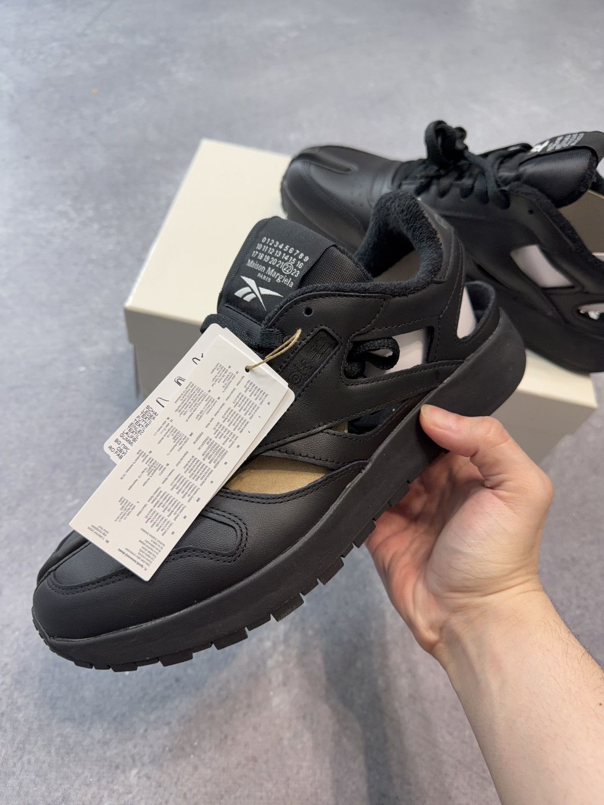 Maison Margiela × Reebok Maison Margiela Tabi x Reebok Project 0 CL DQ Black Size US 10.5 / EU 43-44 - 2 Thumbnail