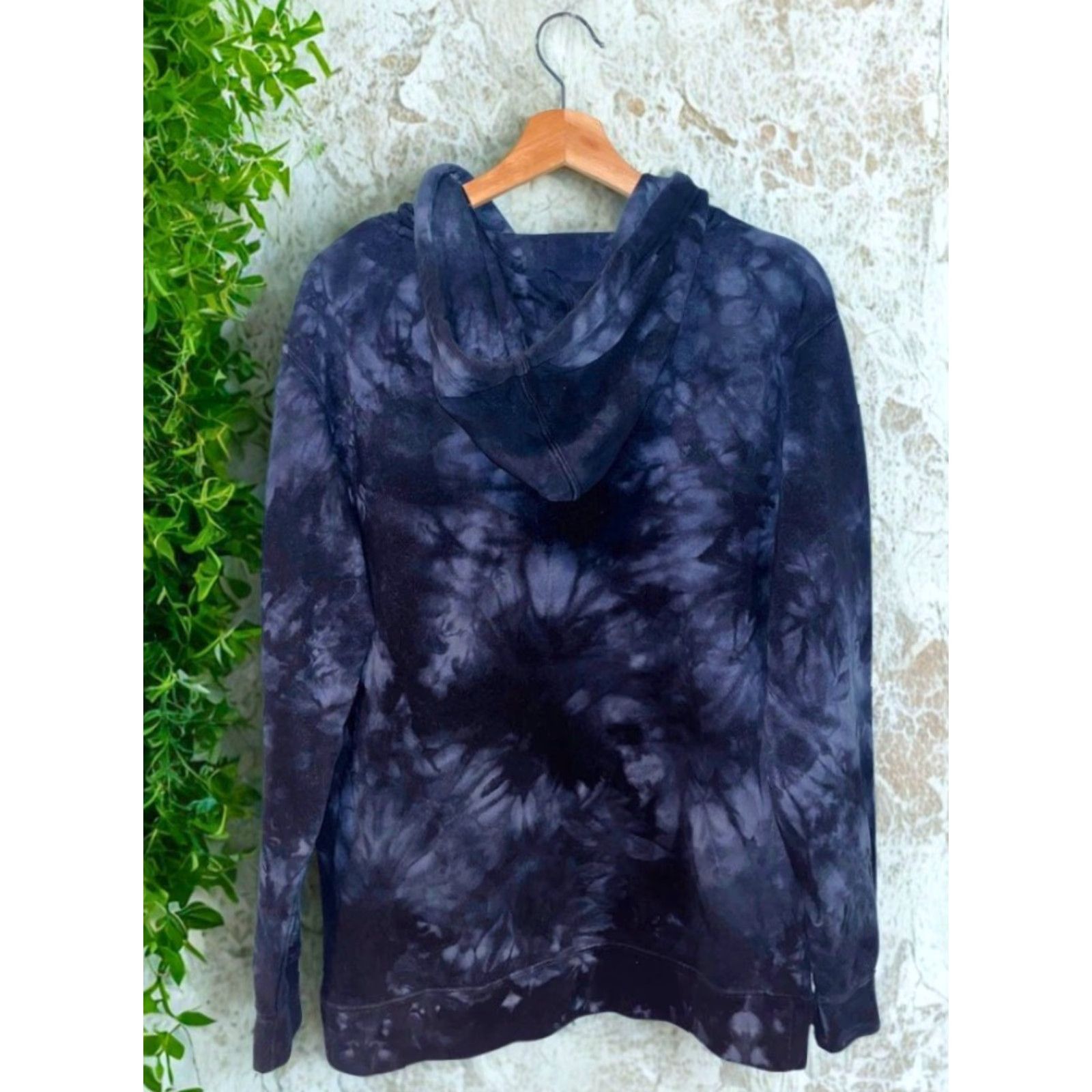 Vintage VINTAGE LinkedIn Employee Exclusive Blue Tie-Dye Hoodie Independent Trading Company Hooded Pullover Men’s M Size US M / EU 48-50 / 2 - 7 Thumbnail