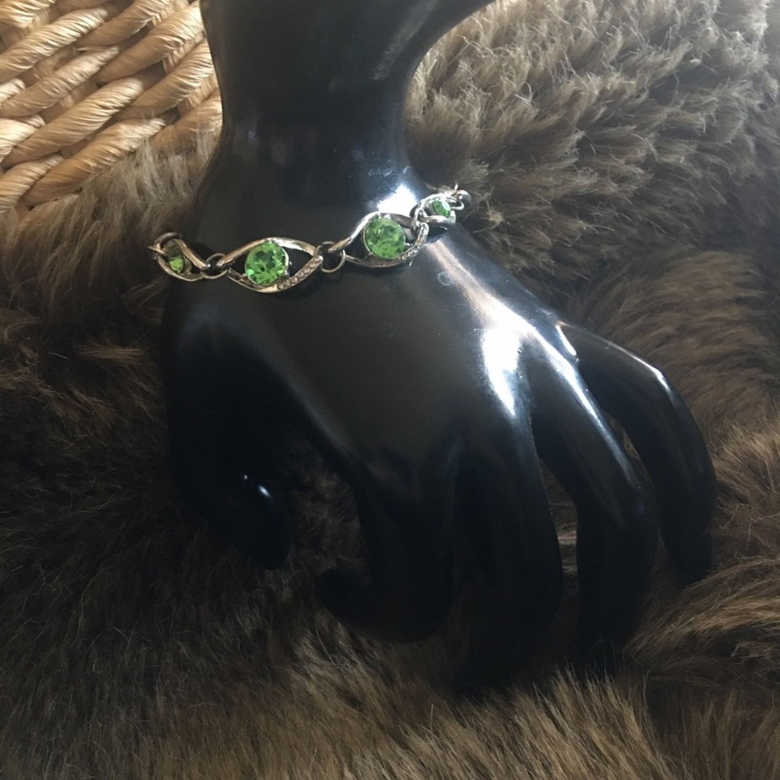 Vintage Vintage green faceted glass silver plated bracelet Size ONE SIZE - 3 Thumbnail