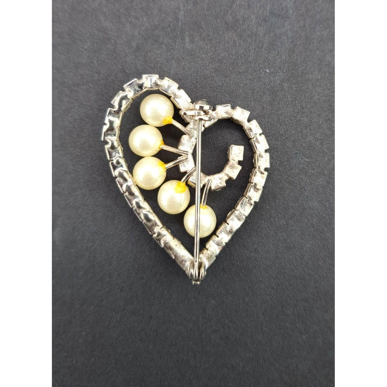 Vintage Vintage Heart-Shaped Rhinestone Faux Pearl Pin Brooch Silver Size ONE SIZE - 4 Thumbnail