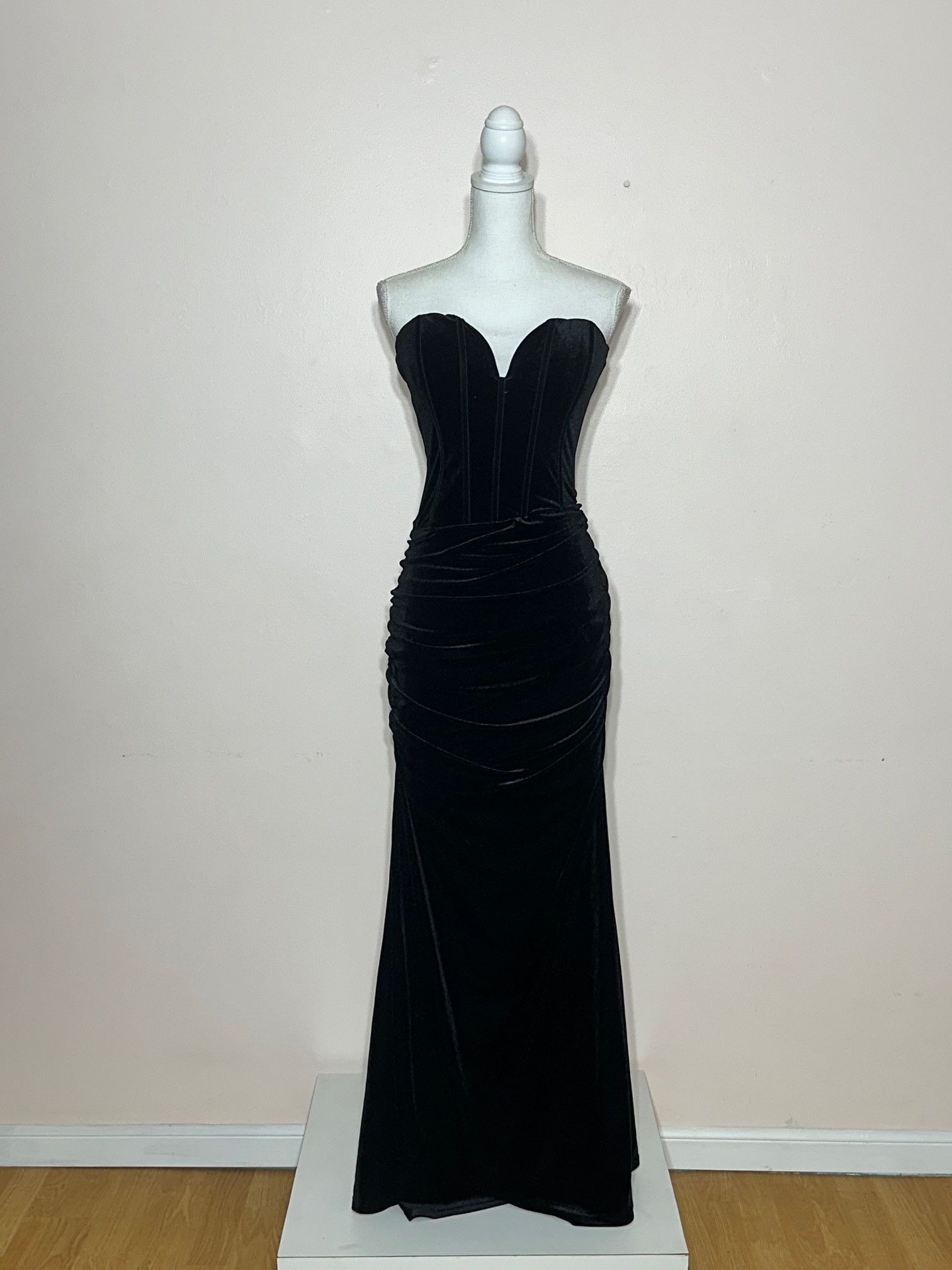 Fashion Nova Fashion Nova Black Velvet Vamp Mermaid Gown Size L / US 10 / IT 46 - 2 Thumbnail
