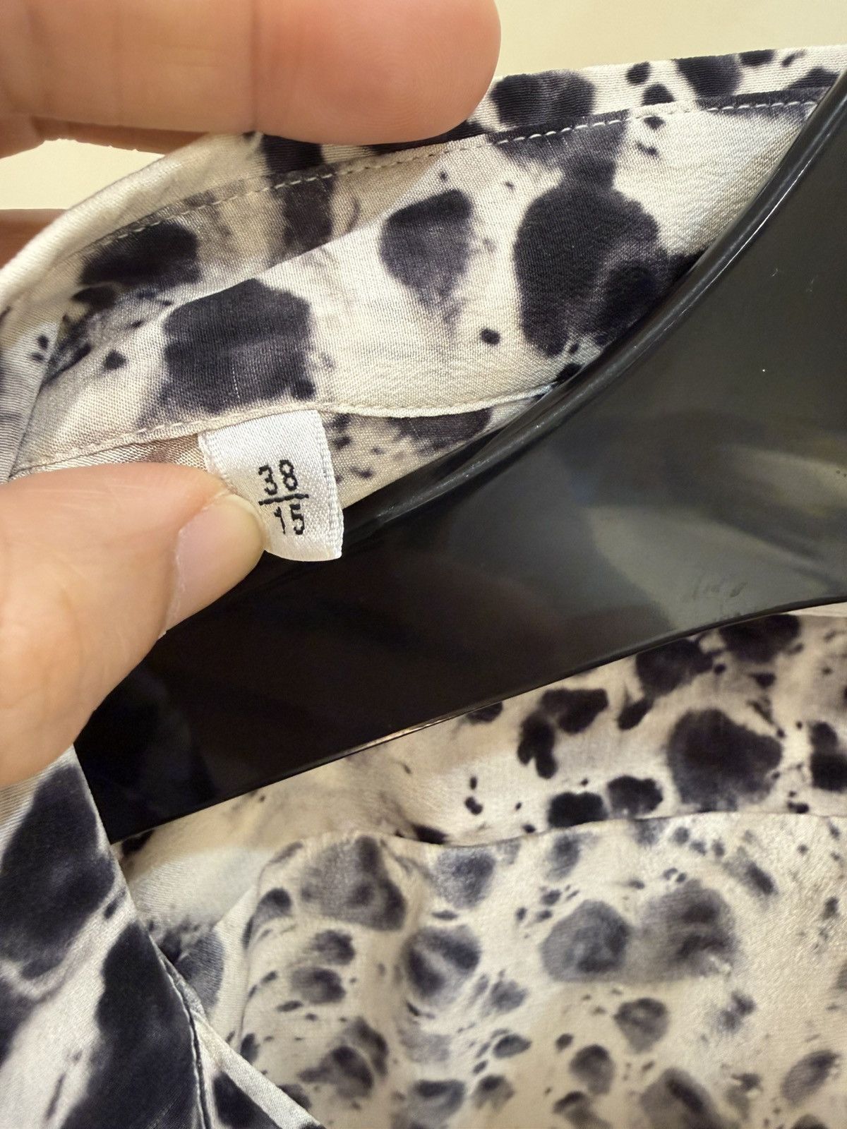 Saint Laurent Paris Snow leopard print silk shirt collar size38 Size US M / EU 48-50 / 2 - 6 Thumbnail