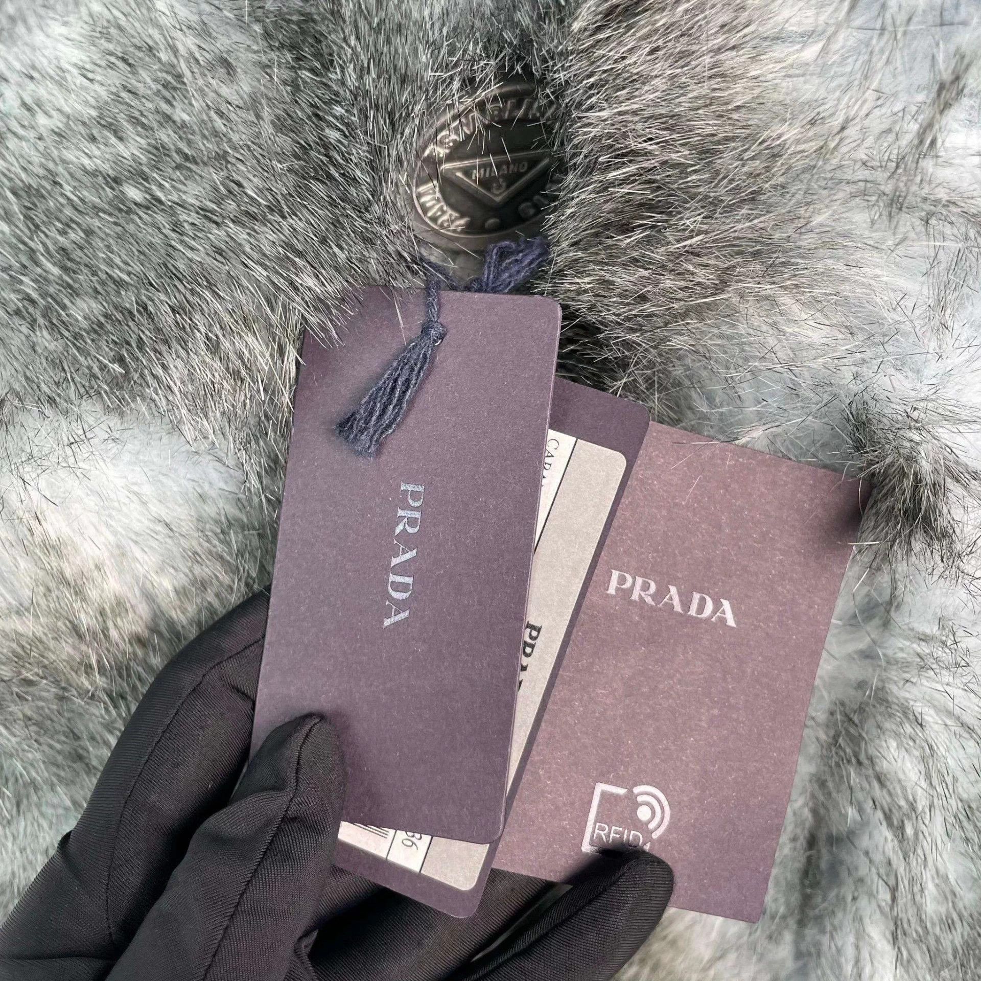 Prada Prada Faux Fur Silver Coin Button Gray 36 Jacket Size XS / US 0-2 / IT 36-38 - 4 Thumbnail