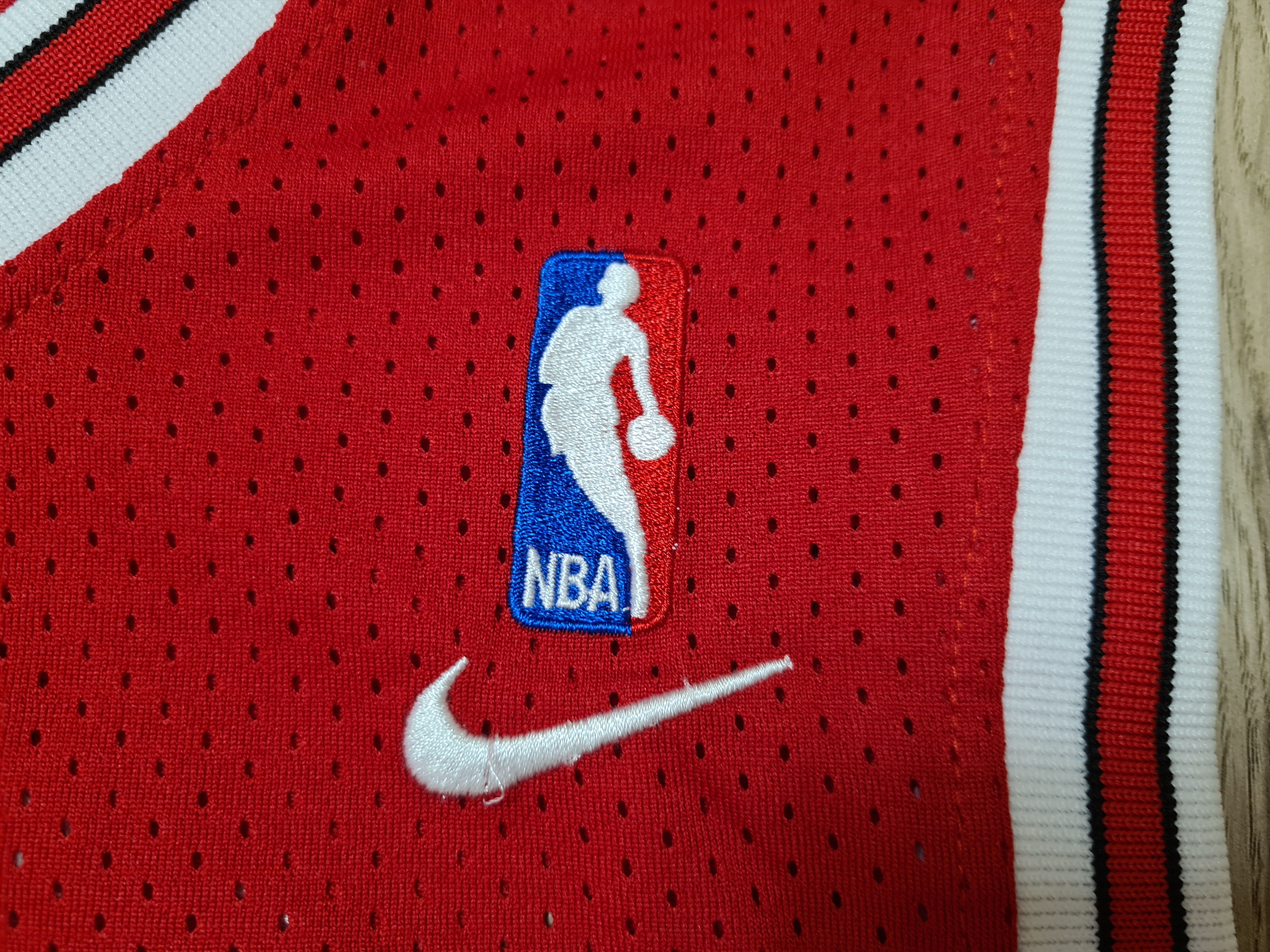 Vintage CHICAGO BULLS NIKE VINTAGE JORDAN JERSEY BASKETBALL SHIRT Size US XL / EU 56 / 4 - 6 Thumbnail