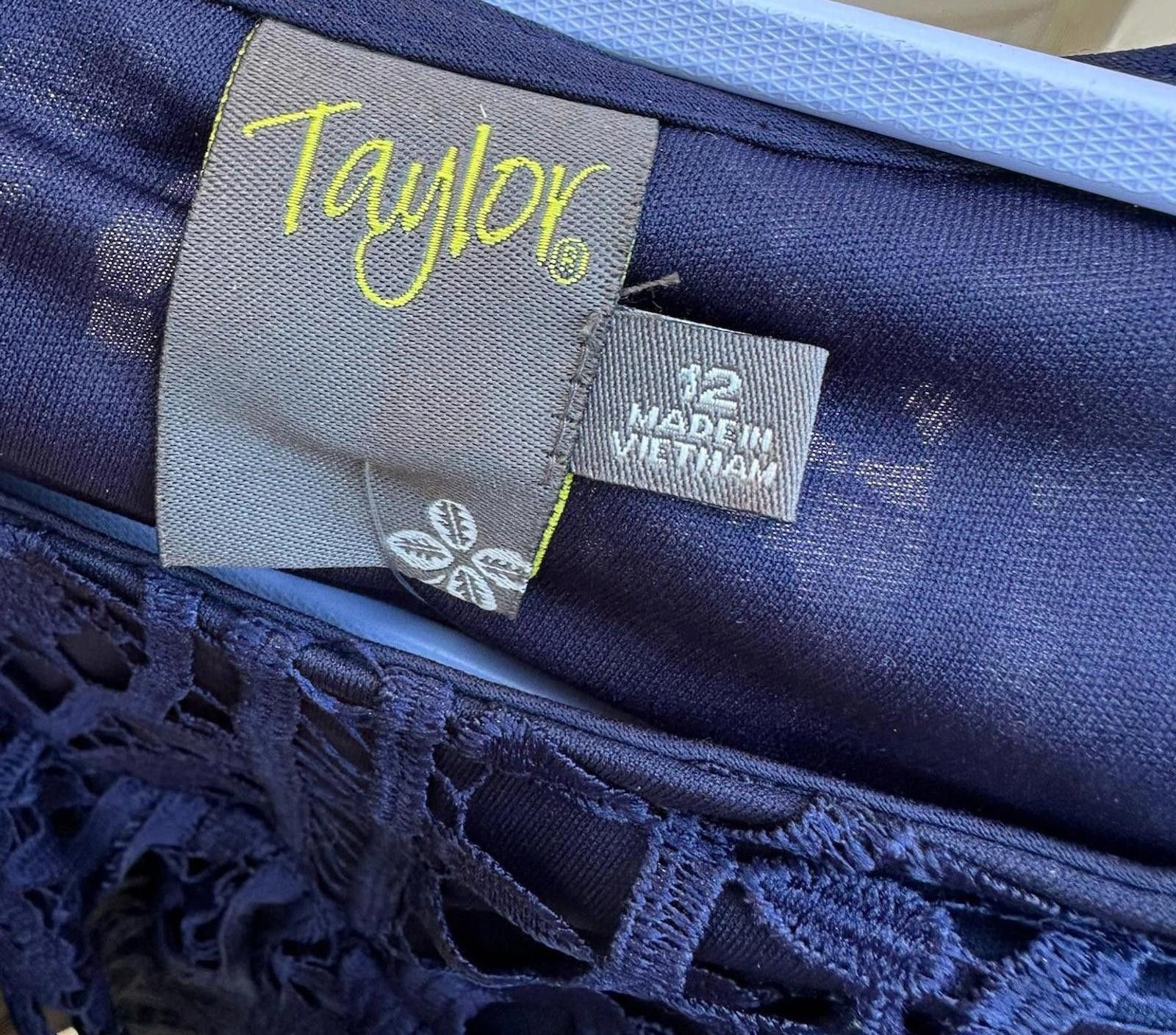 Ann Taylor Elegant Navy Blue Lace Dress by Taylor - Size 12 Size XL / US 12-14 / IT 48-50 - 3 Thumbnail