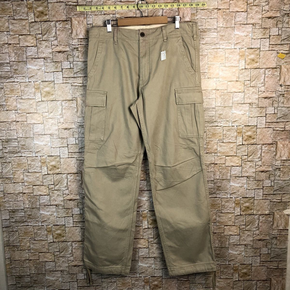 Japanese Brand Uniqlo Cream Cargo Multipocket Pants #A636 Size US 33 - 1 Thumbnail