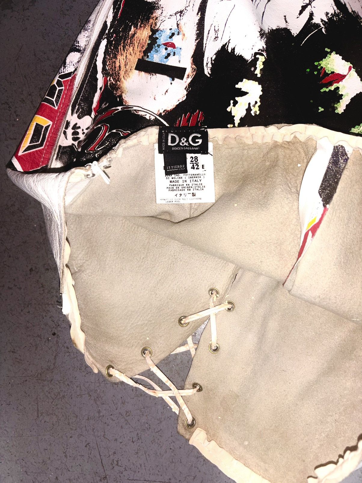Dolce & Gabbana Dolce & Gabbana 2001 ‘ACDC- KISS’ Vintage White Skirt (S/M) Size 27" / US 4 / IT 40 - 7 Thumbnail