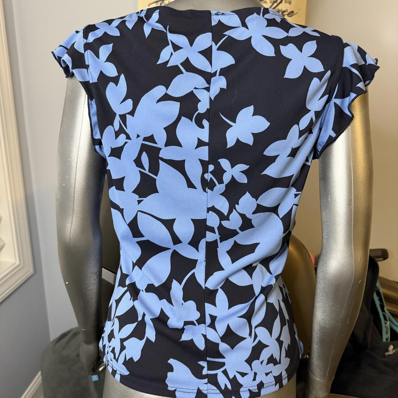 Bcbgmaxazria BCBG Paris Navy Blue Floral Print Top - Size L Size L / US 10 / IT 46 - 2 Thumbnail