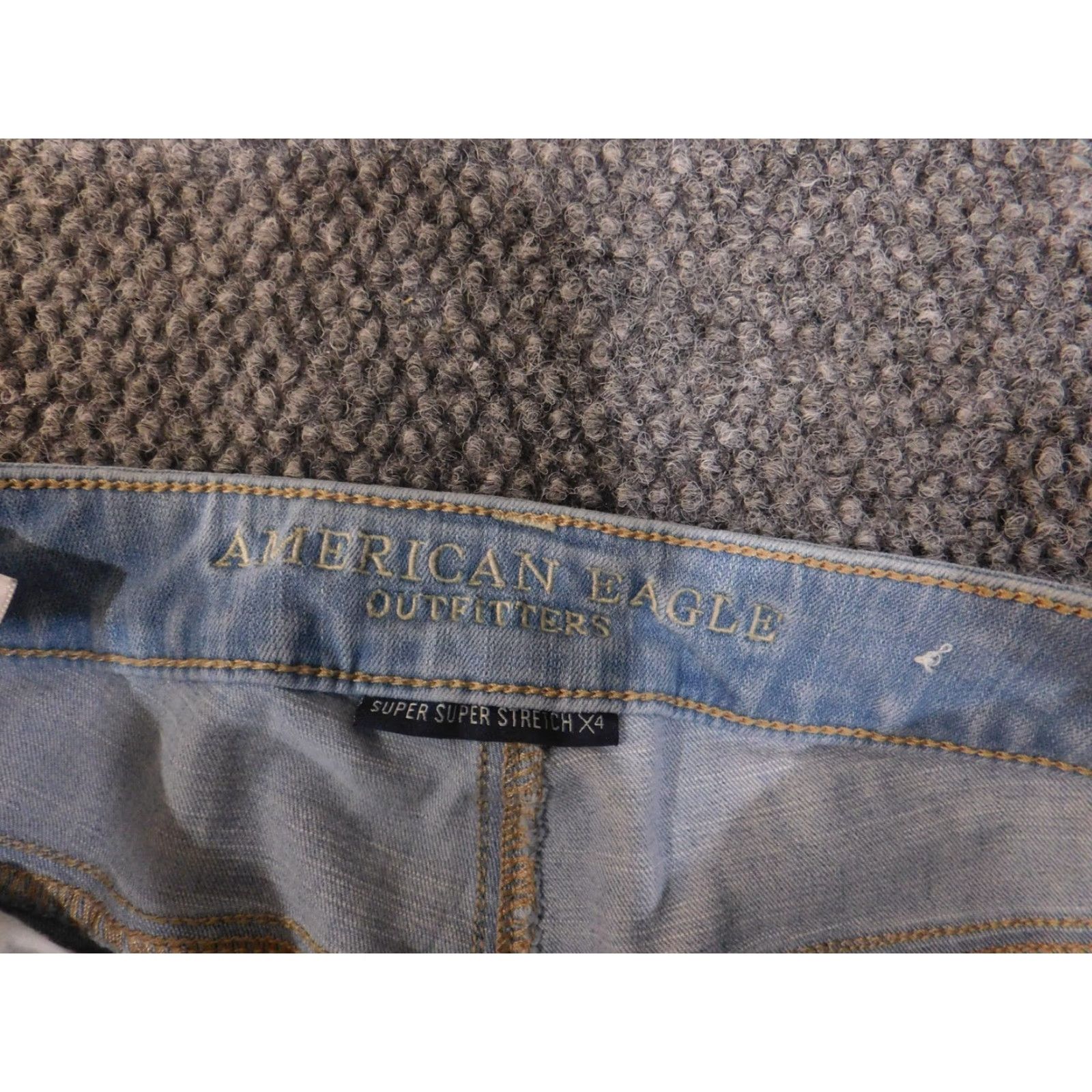 American Eagle Outfitters American Eagle Jeans Womens 6 Light Wash Jegging Distressed Ripped Super Stretch Size 28" / US 6 / IT 42 - 4 Thumbnail