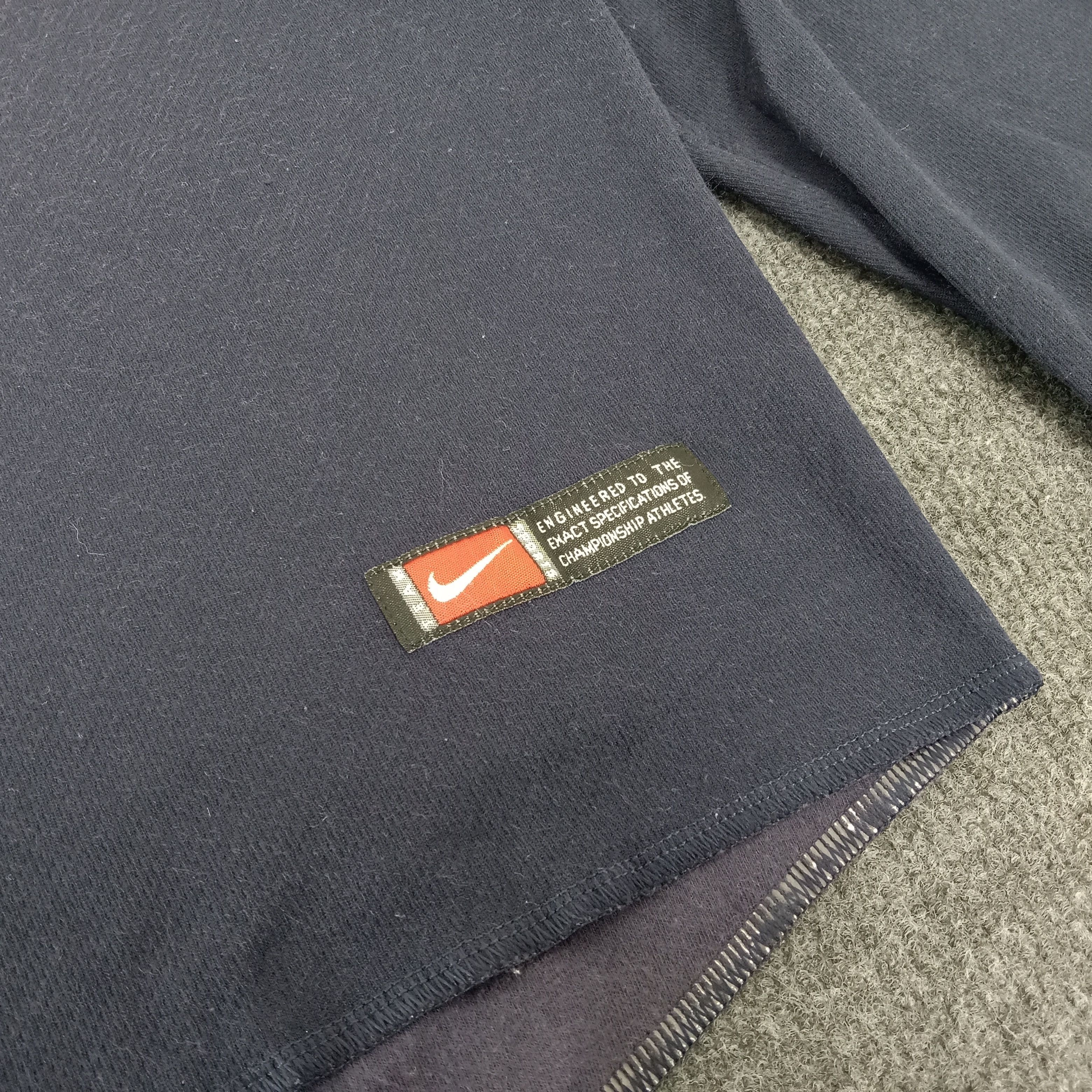 Nike Nike Small Logo Sportswear Style Tshirt Size US L / EU 52-54 / 3 - 2 Thumbnail
